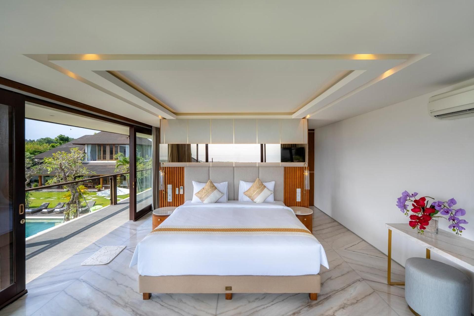 Suite with Garden View