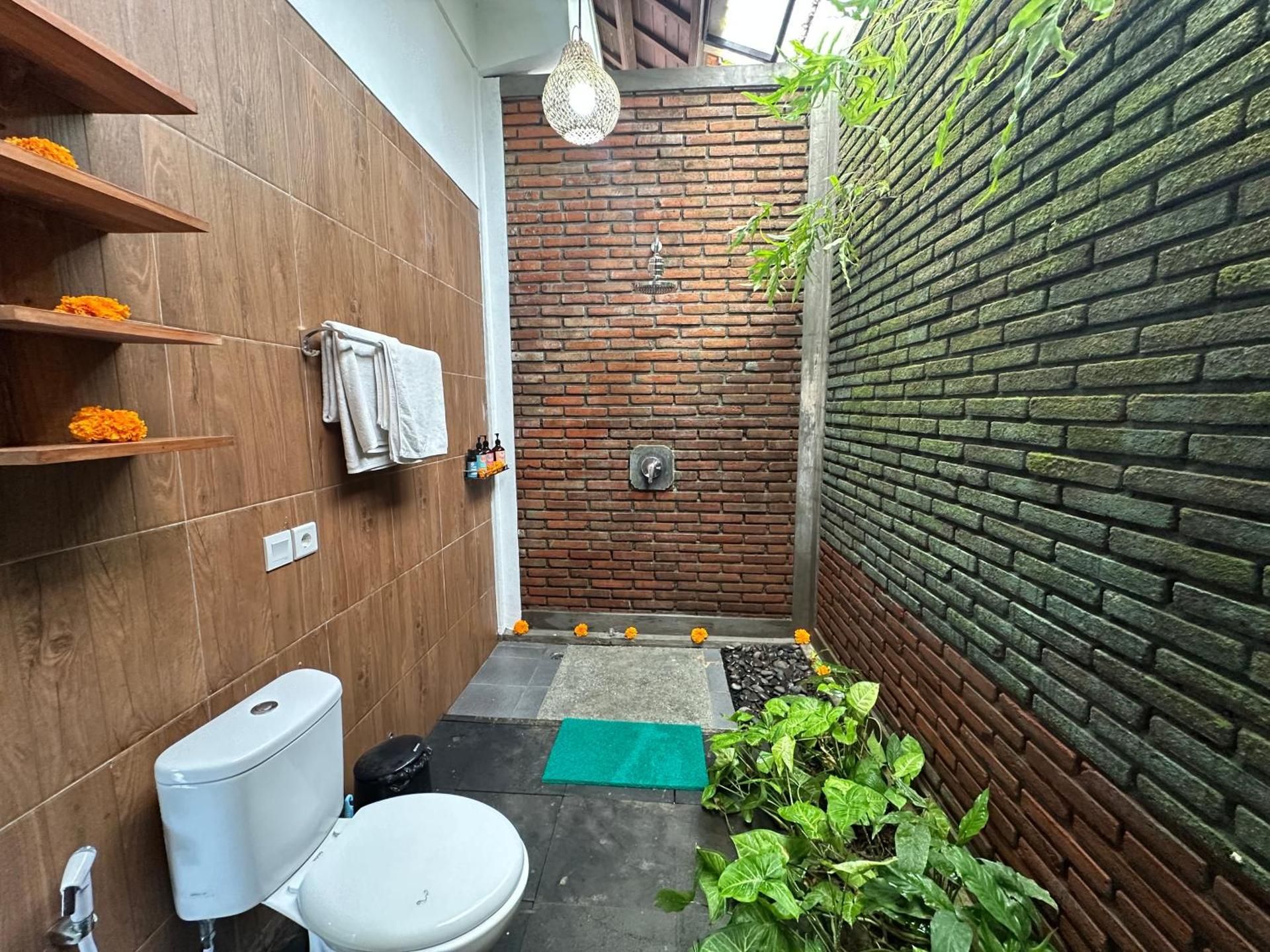 Apartment with Garden View