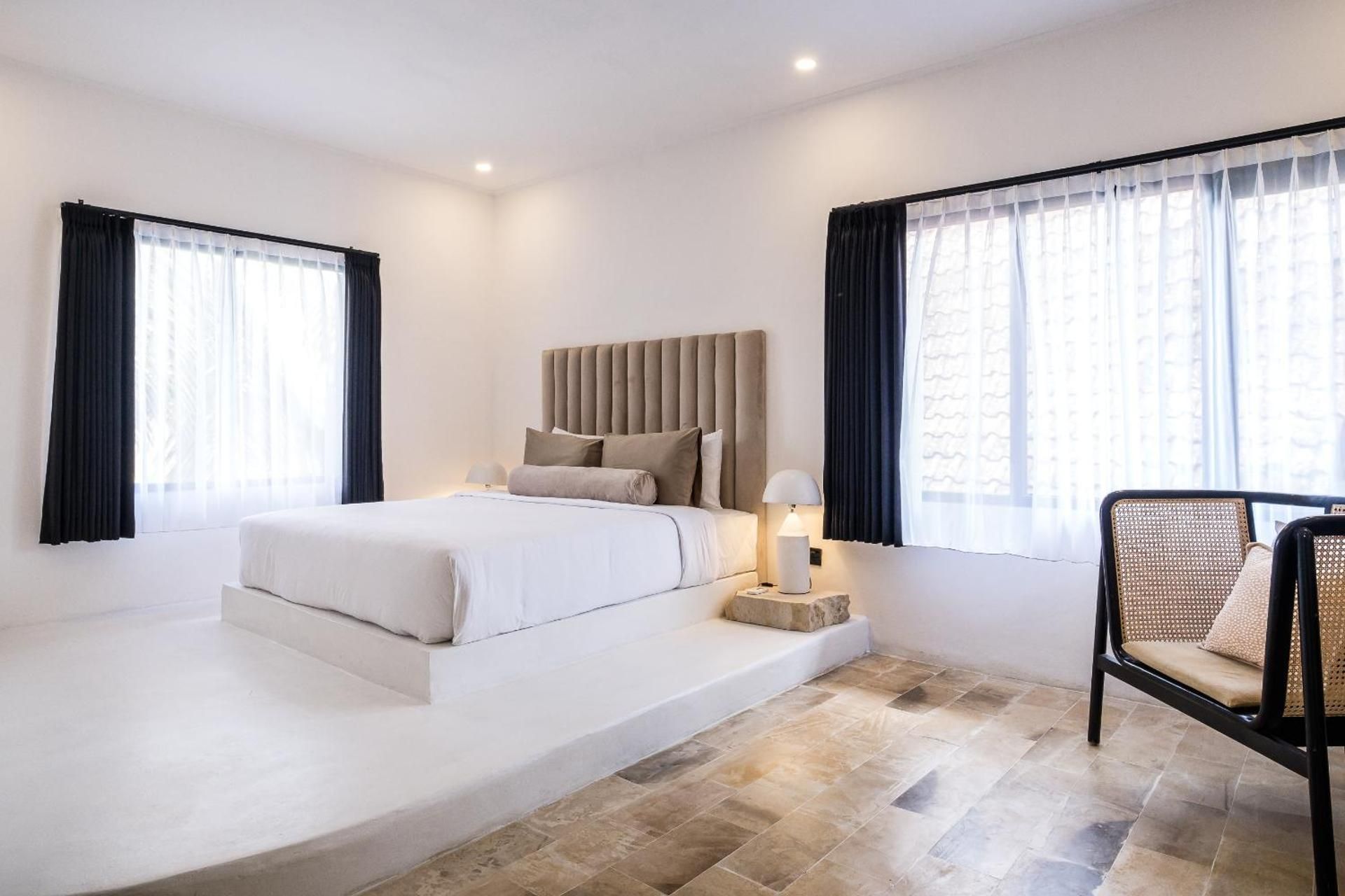 King Suite with Pool View