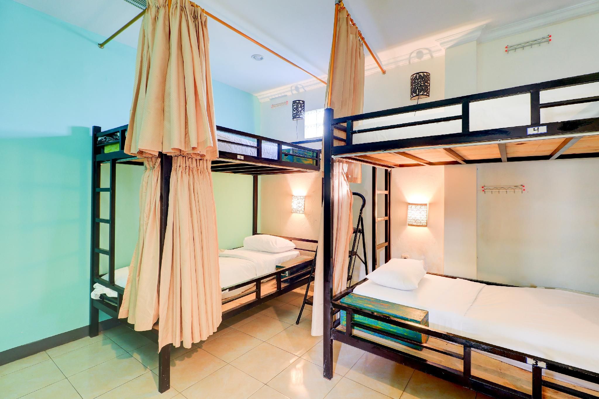 Mixed Dormitory Room