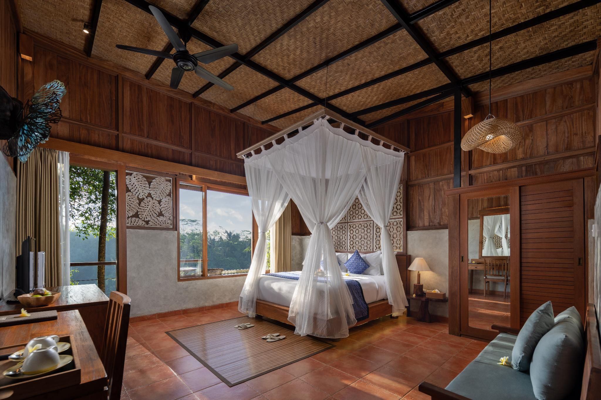 Honeymooner Rain Forest Deluxe with Free Minibar