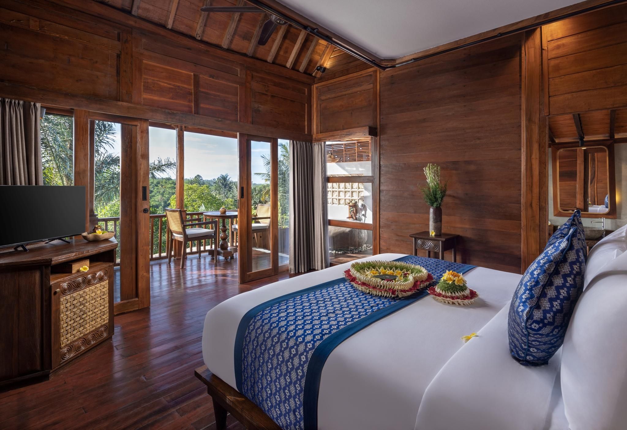 Honeymooner Rain Forest Valley Cabin with Free Minibar