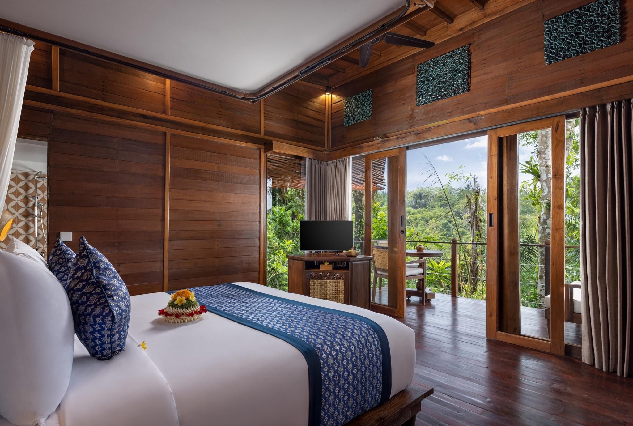 Honeymooner Rain Forest Jungle Cabin with Free Minibar