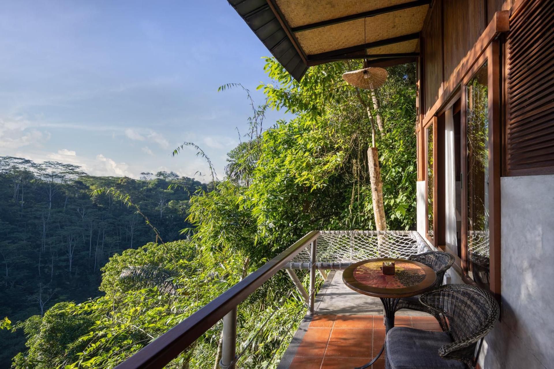 Honeymooner Rain Forest Deluxe with Free Minibar