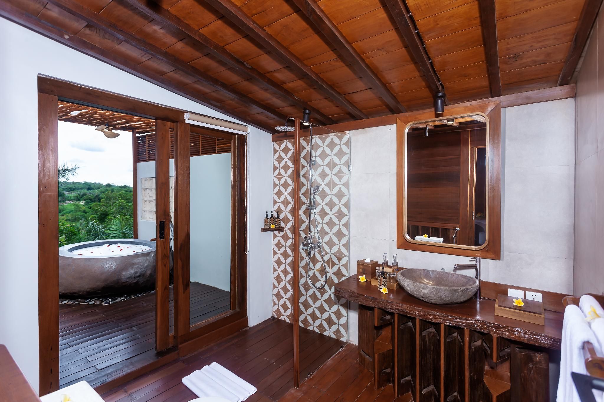 Honeymooner Rain Forest Valley Cabin with Free Minibar