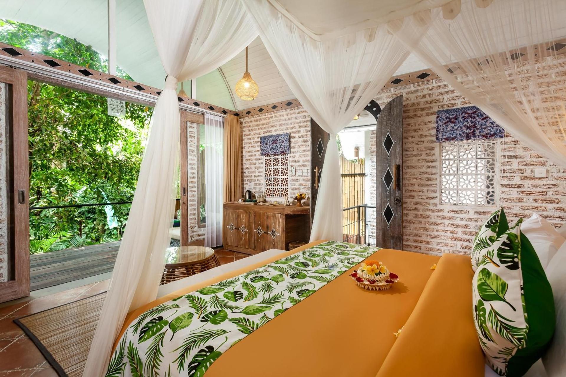 Suite with Garden View