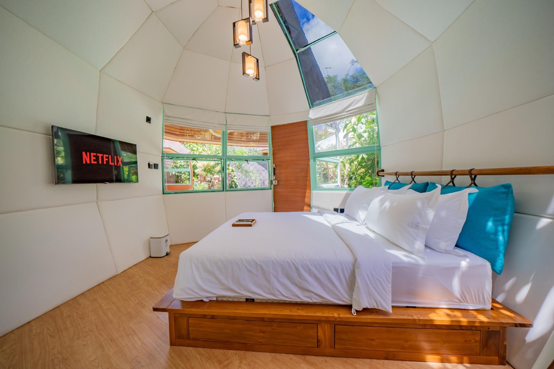 Queen Bed Room