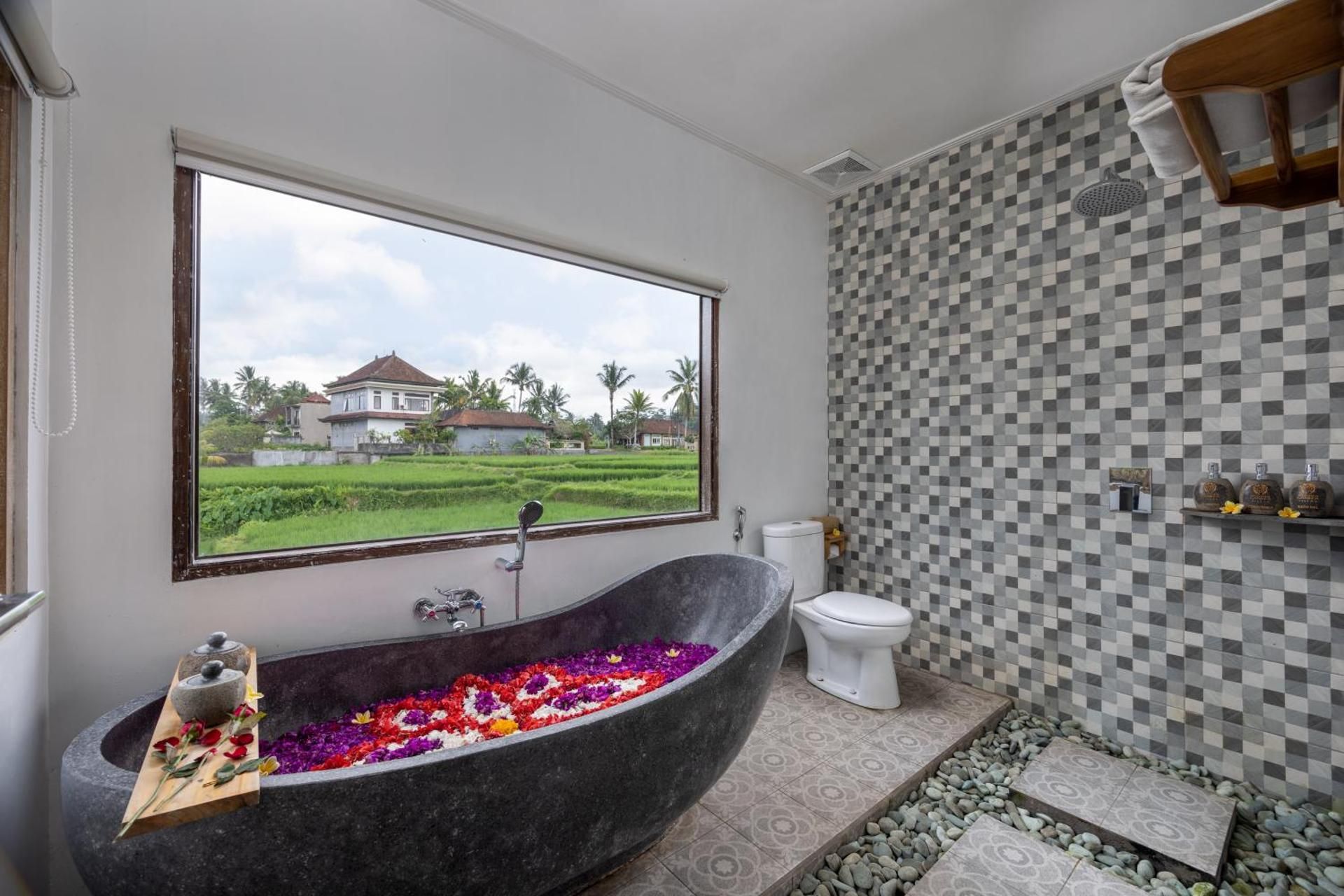 Villa with Garden View