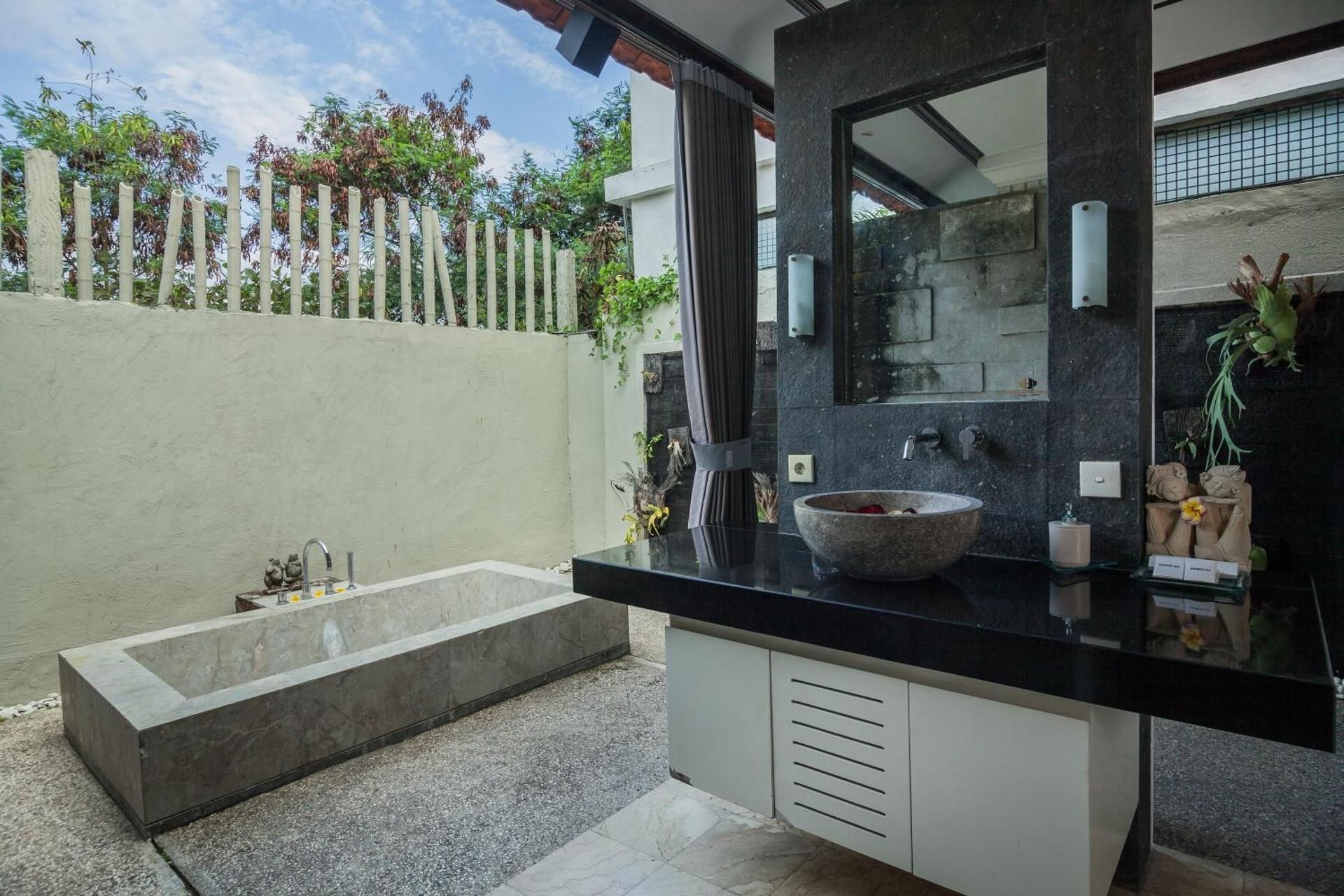 Suite Room with Garden View