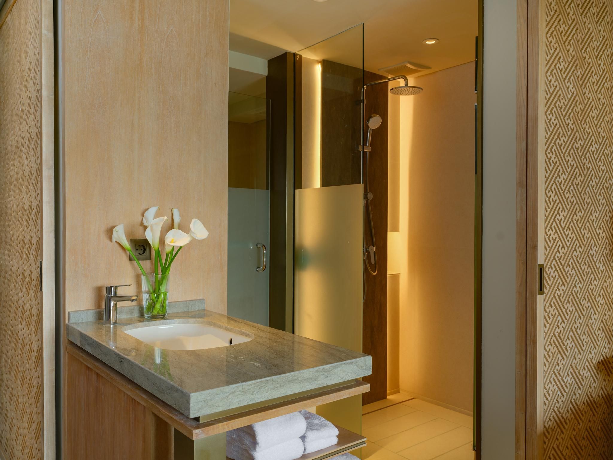 Deluxe Room, Balcony And Forest View - 2 Single Beds