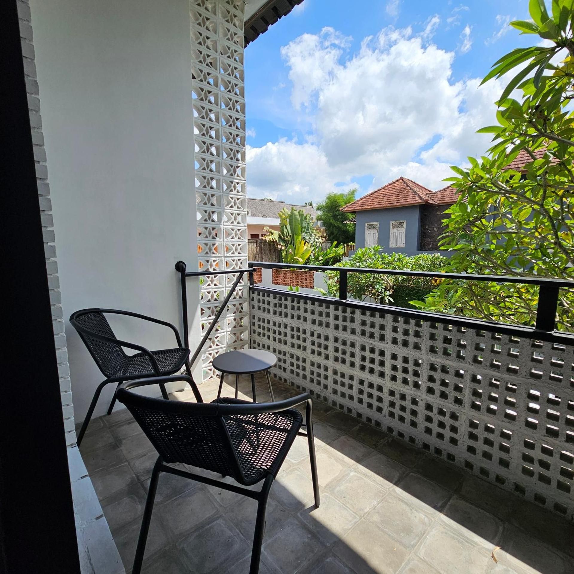 Deluxe Pool View