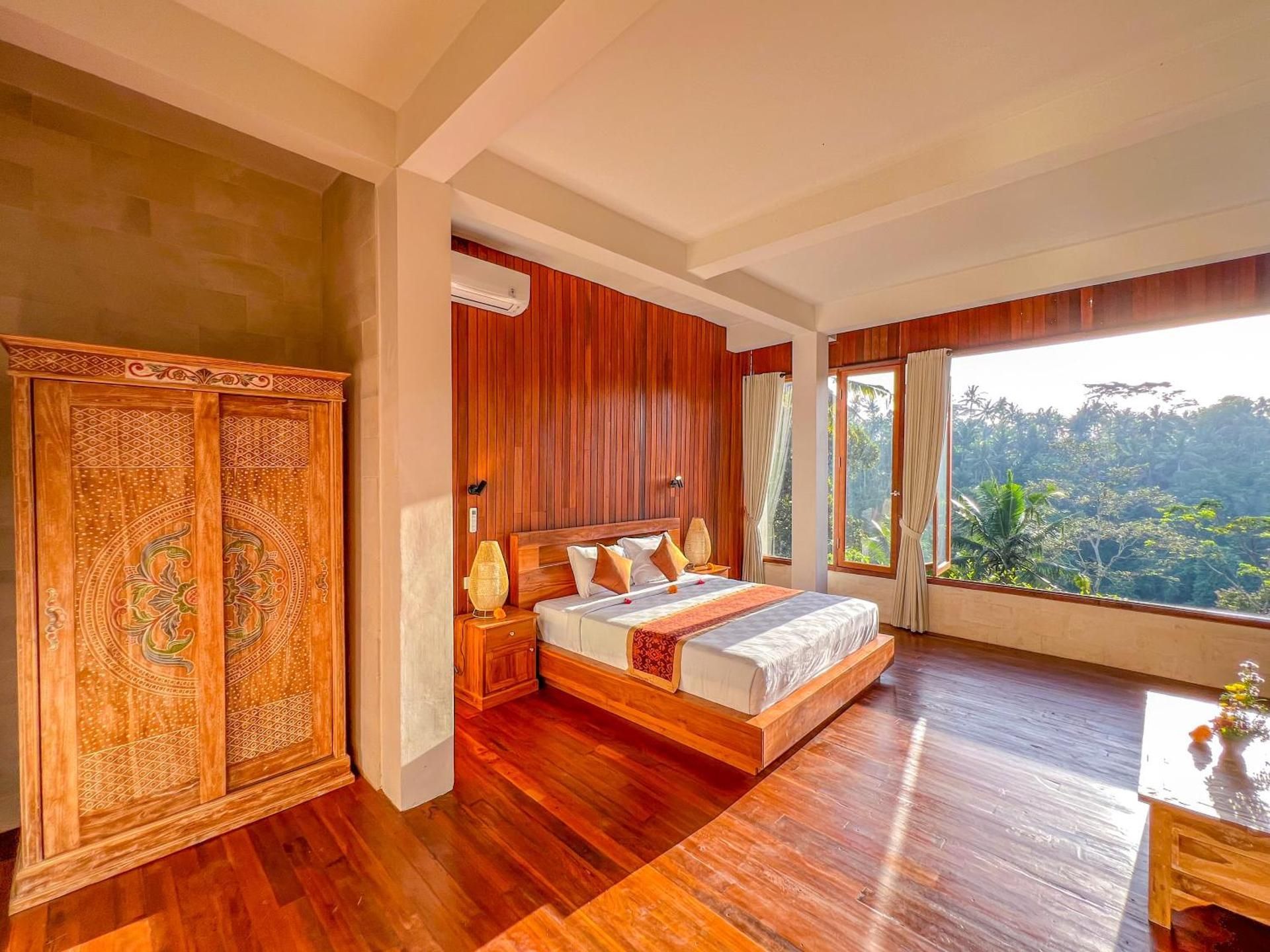Suite with Garden View
