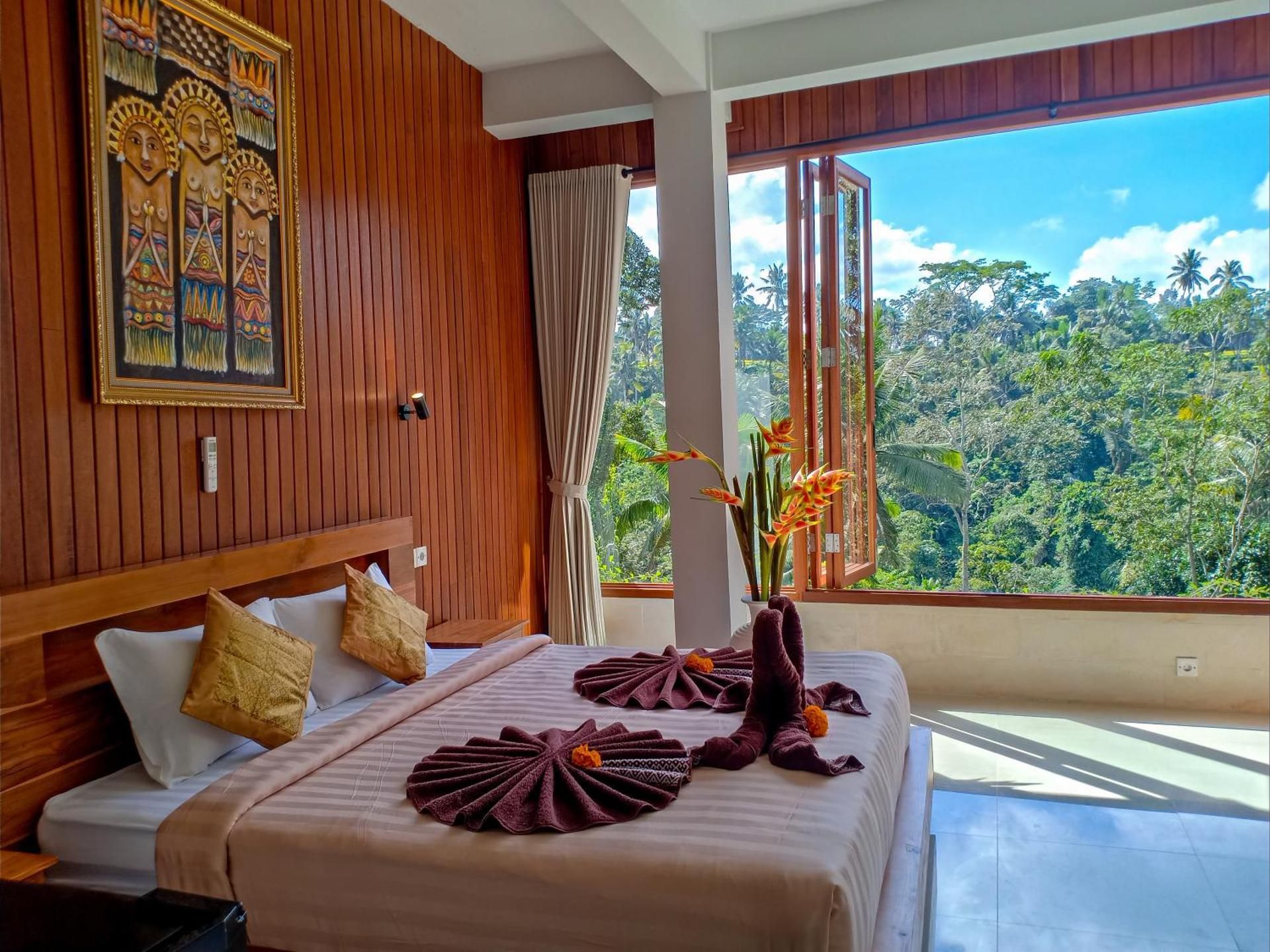 King Suite with Pool View
