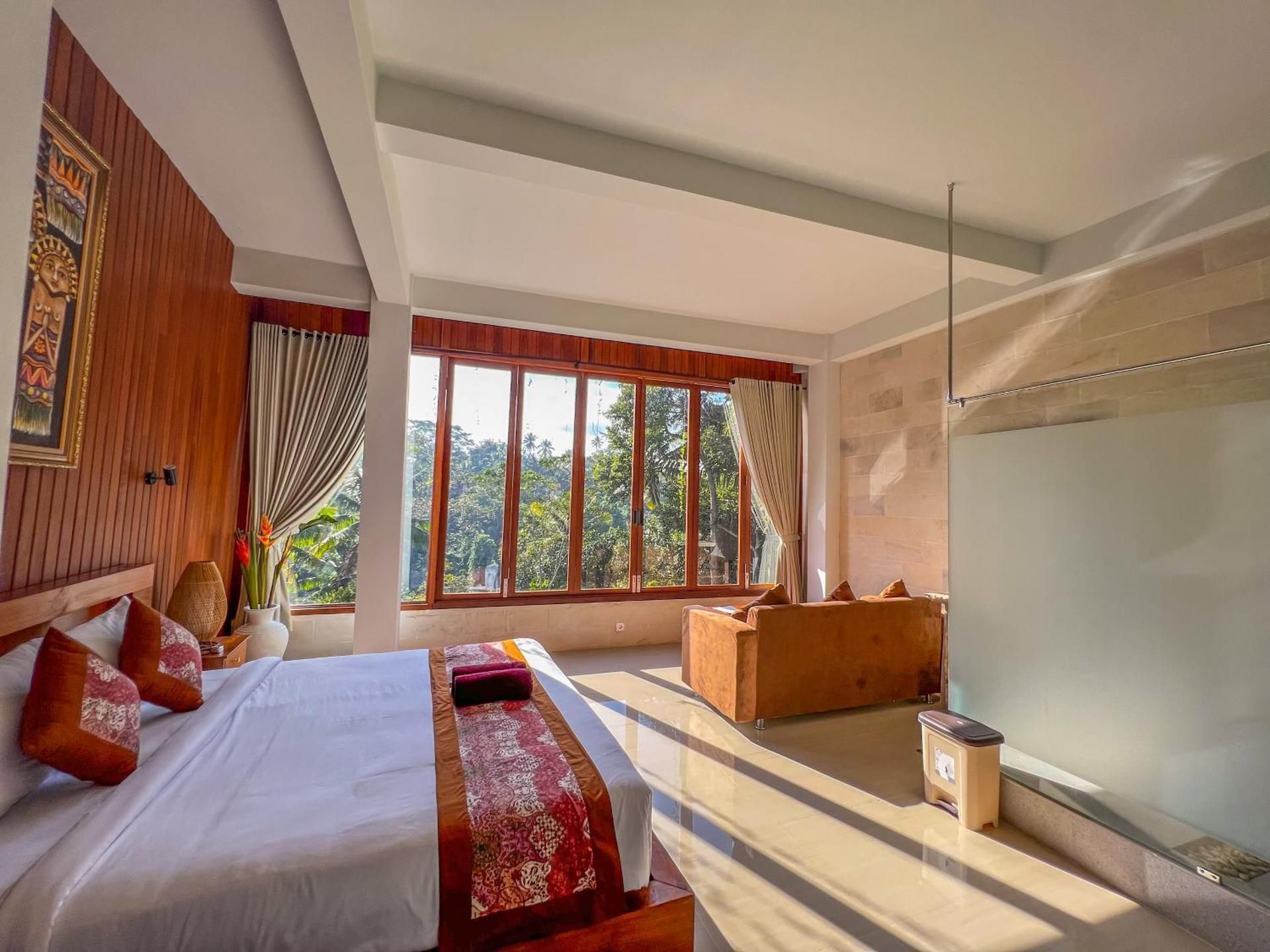 King Suite with Pool View