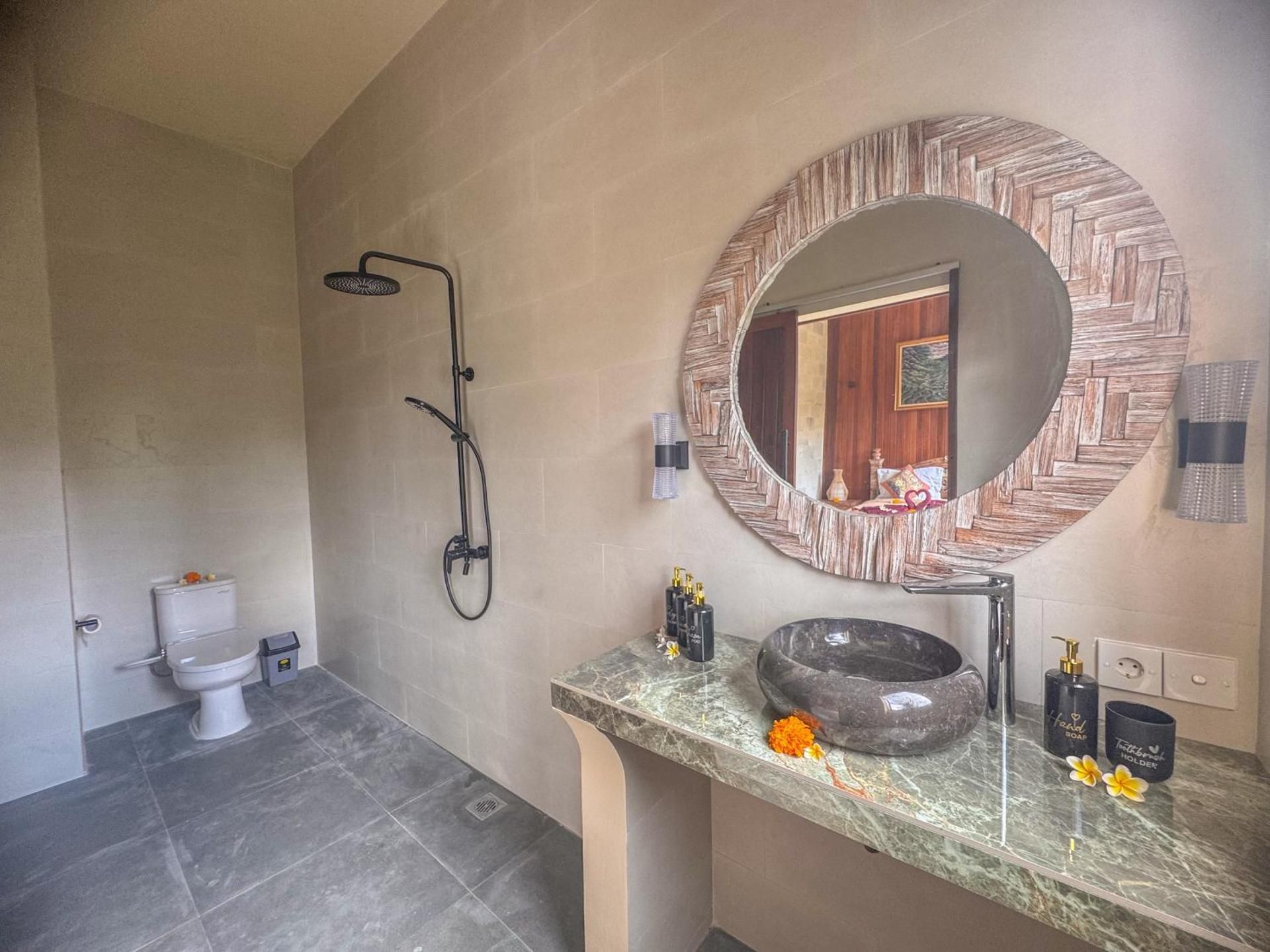 Deluxe King Suite