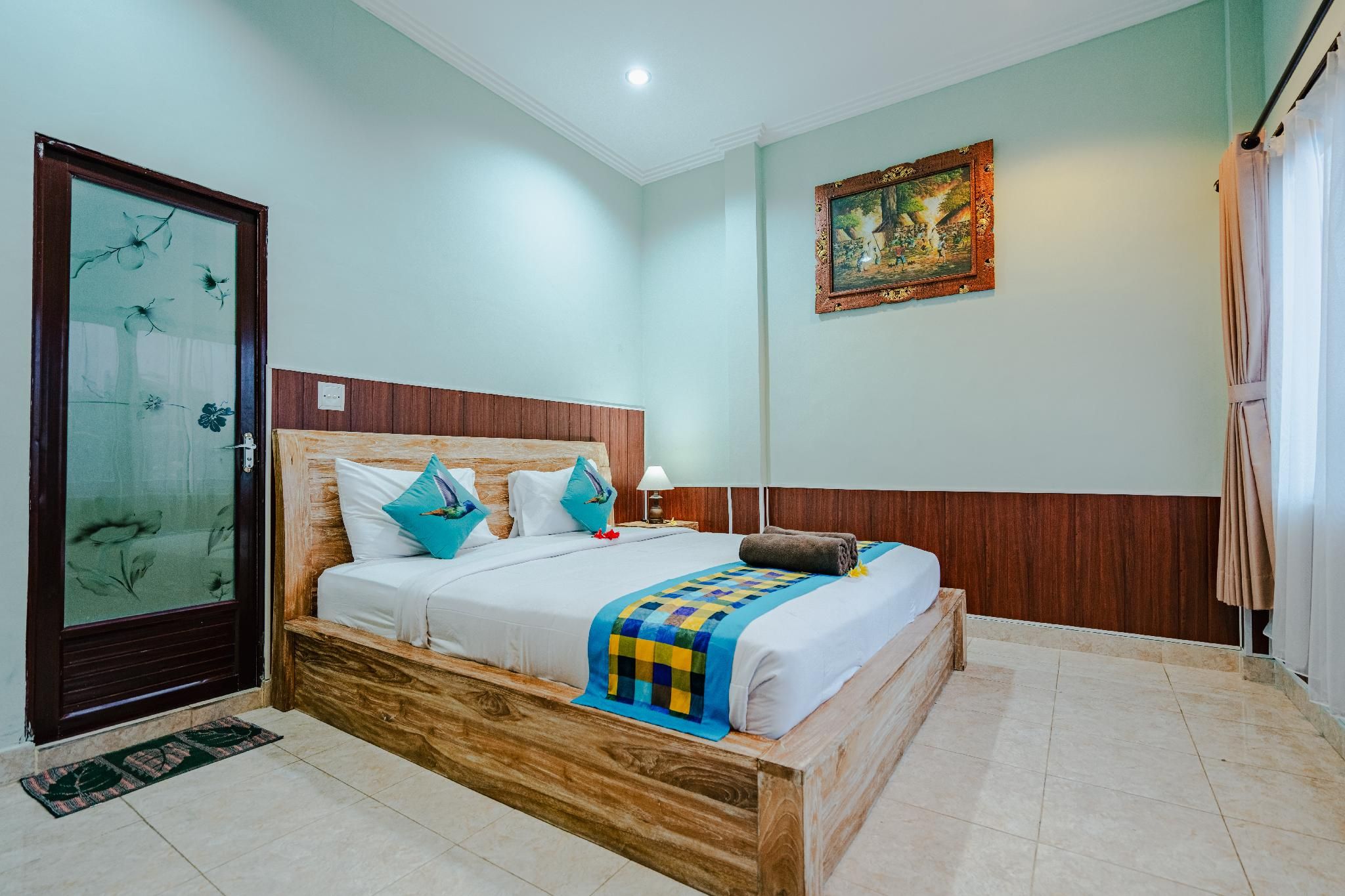Deluxe - 1 Queen Bed