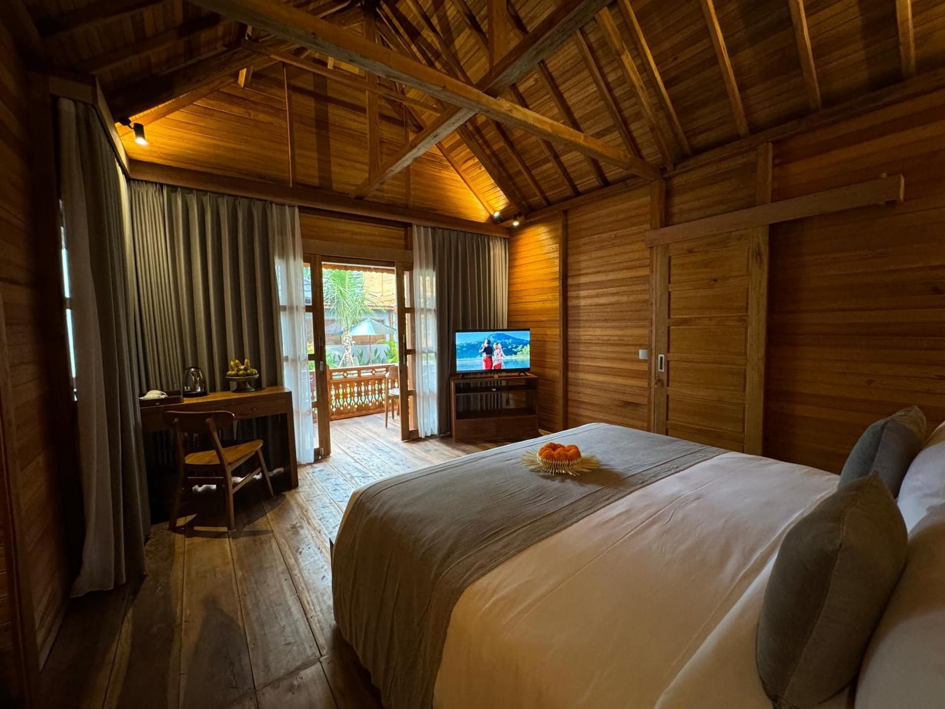 Suite with Pool View