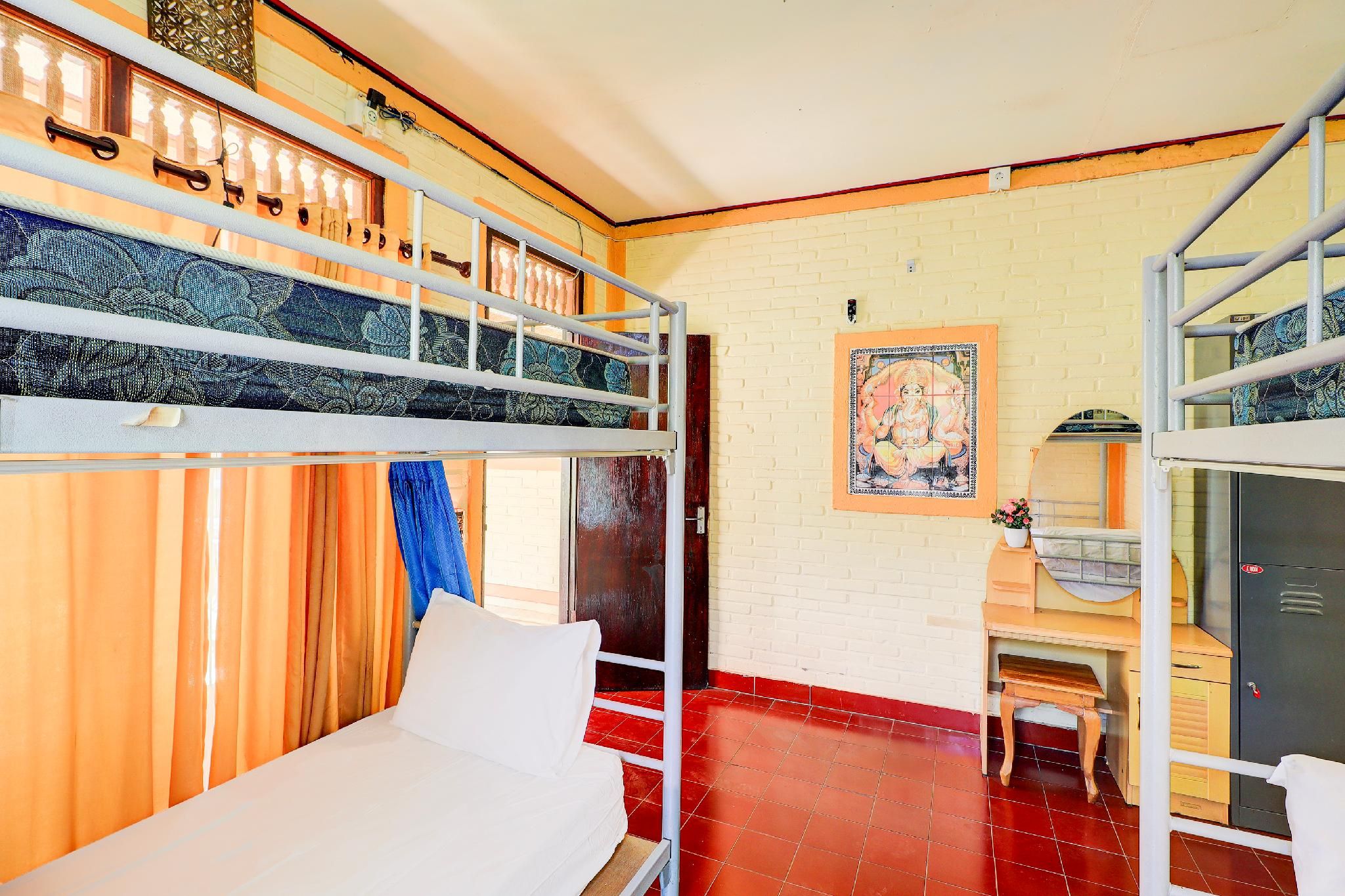 Mixed Dormitory Room