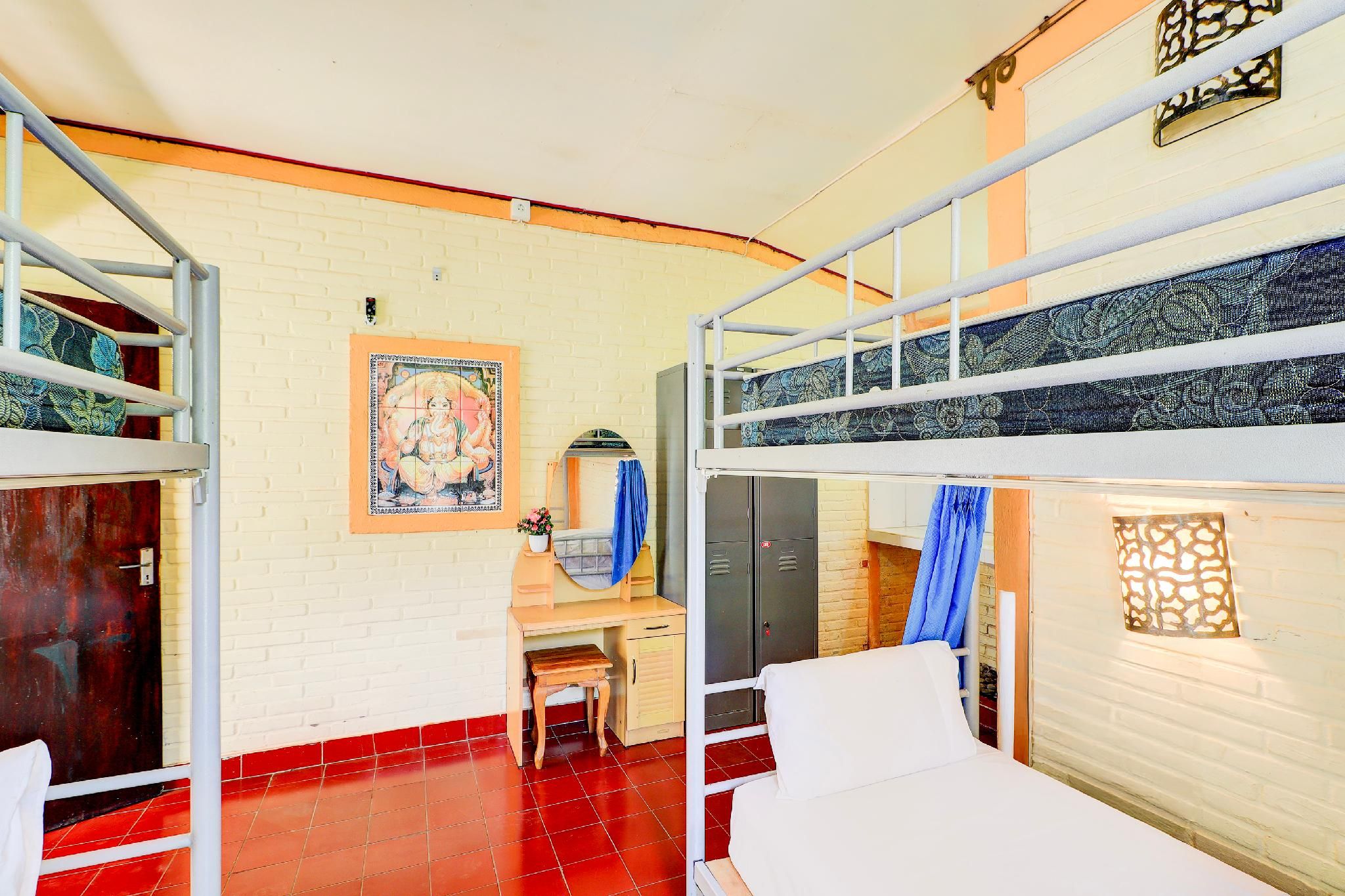 Mixed Dormitory Room