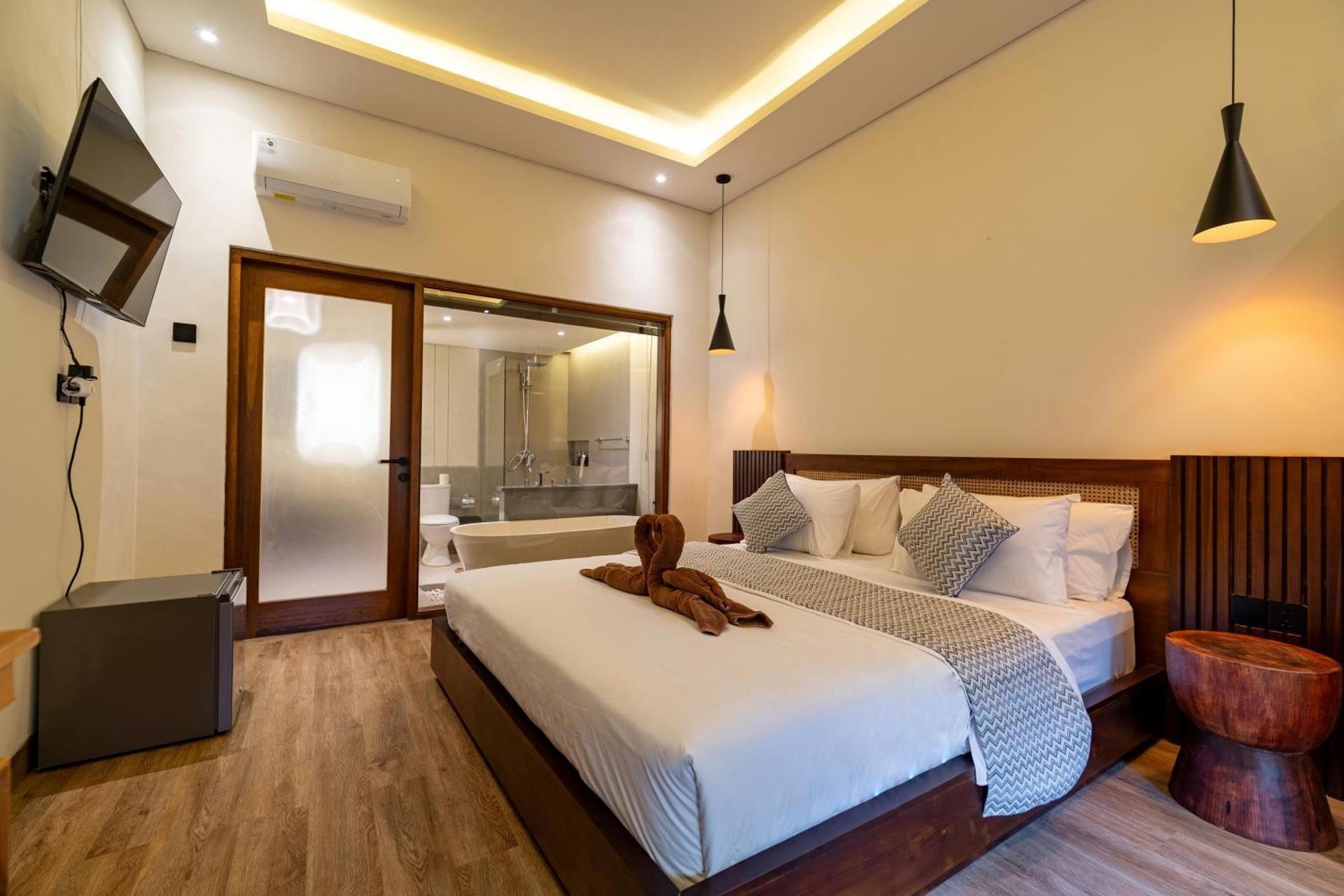 Deluxe Room (2 Adults + 1 Child)