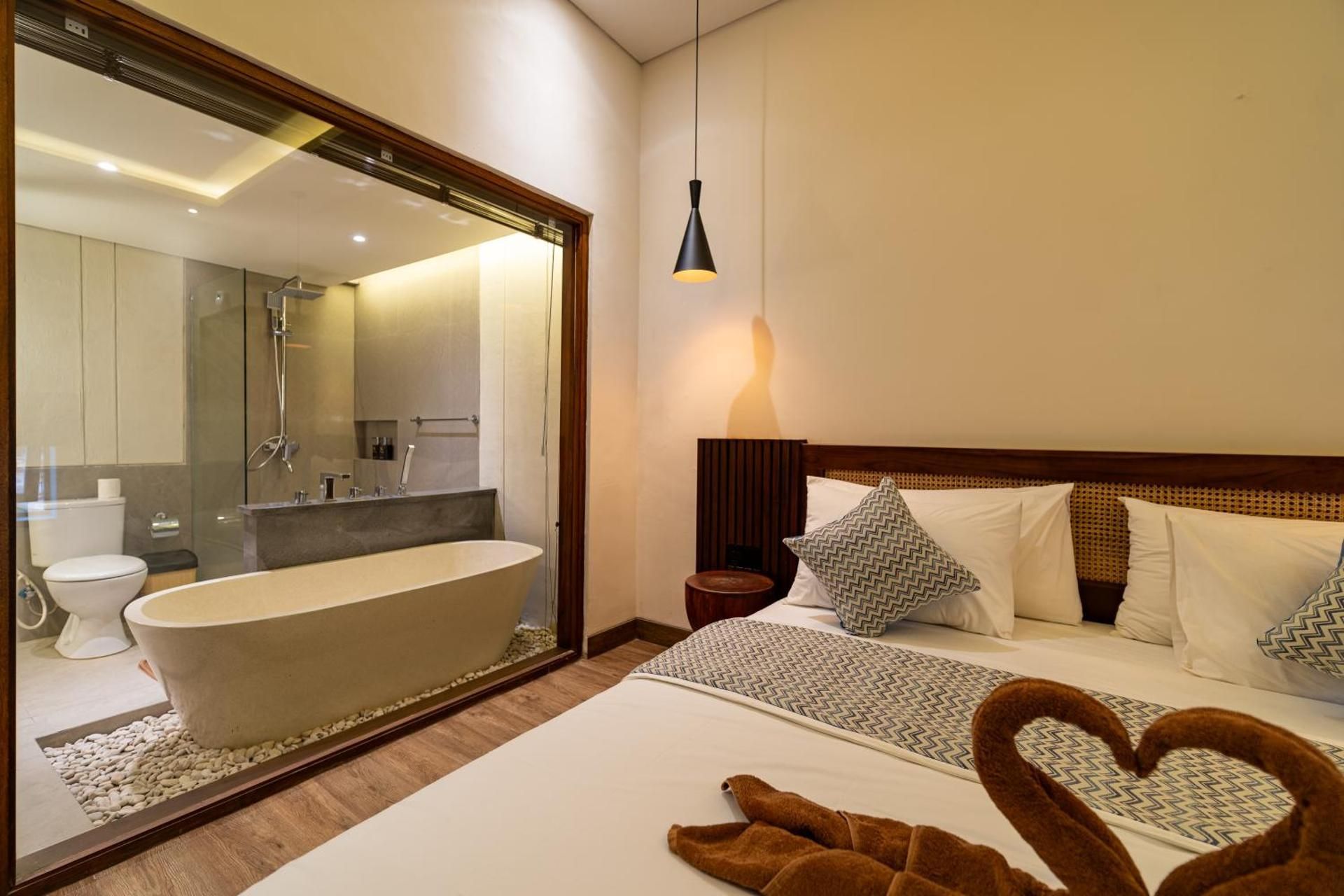 Deluxe Room (2 Adults + 1 Child)