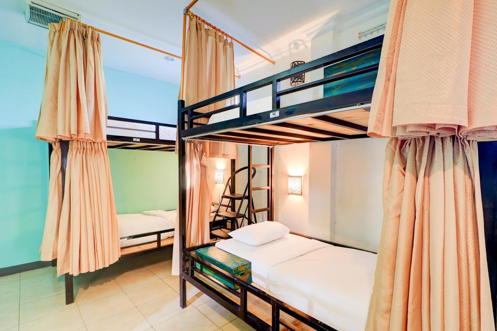 1 Person in Dormitory - Mixed