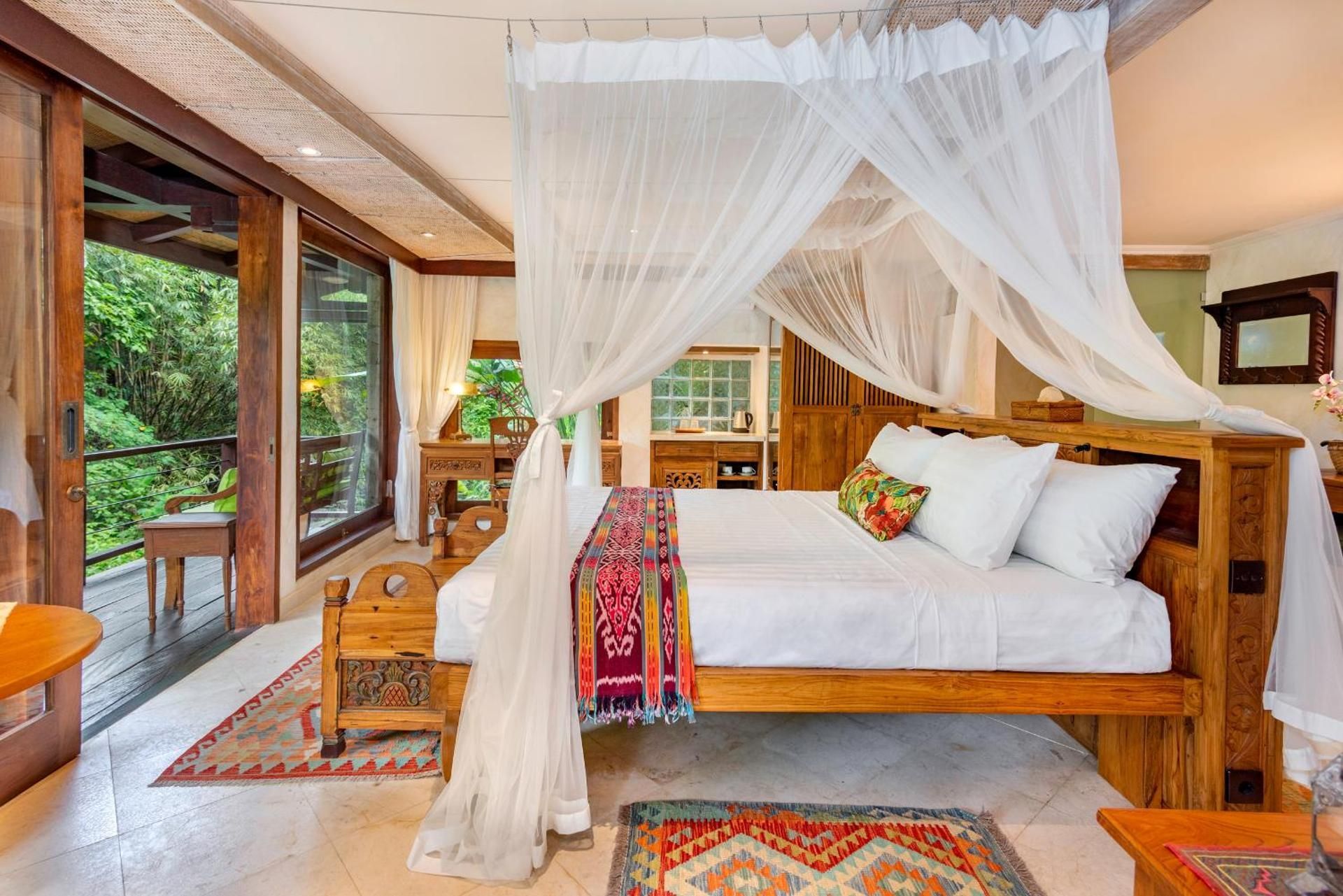 Private Pool Suite