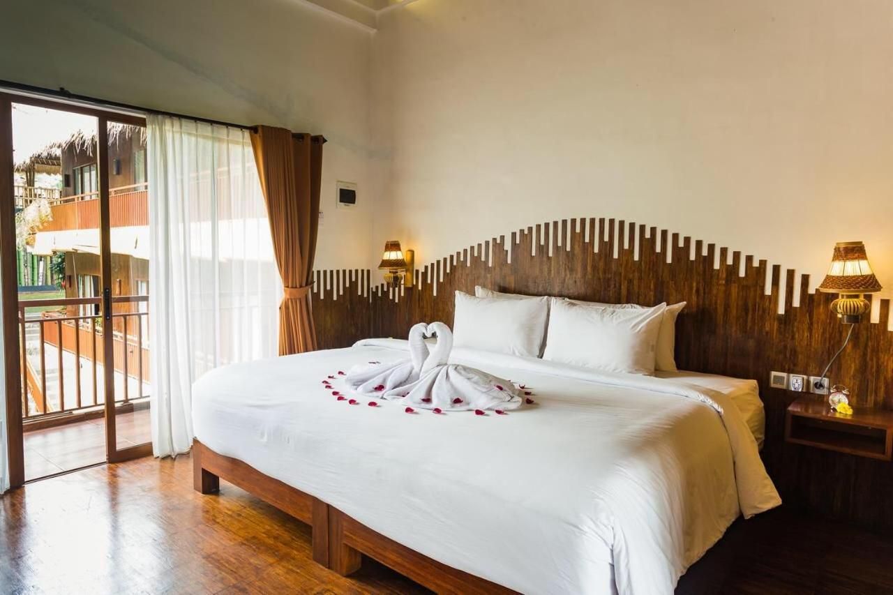 Deluxe Double or Twin Room with Pool View