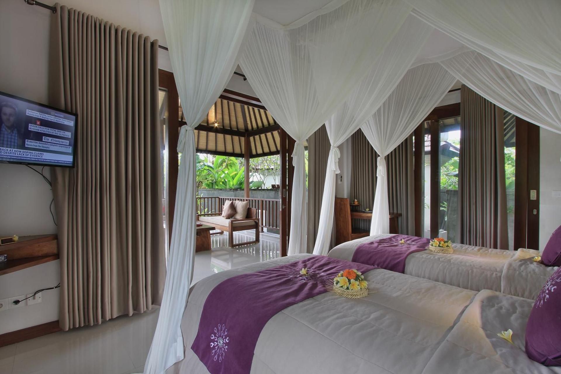 Family Room with Garden View