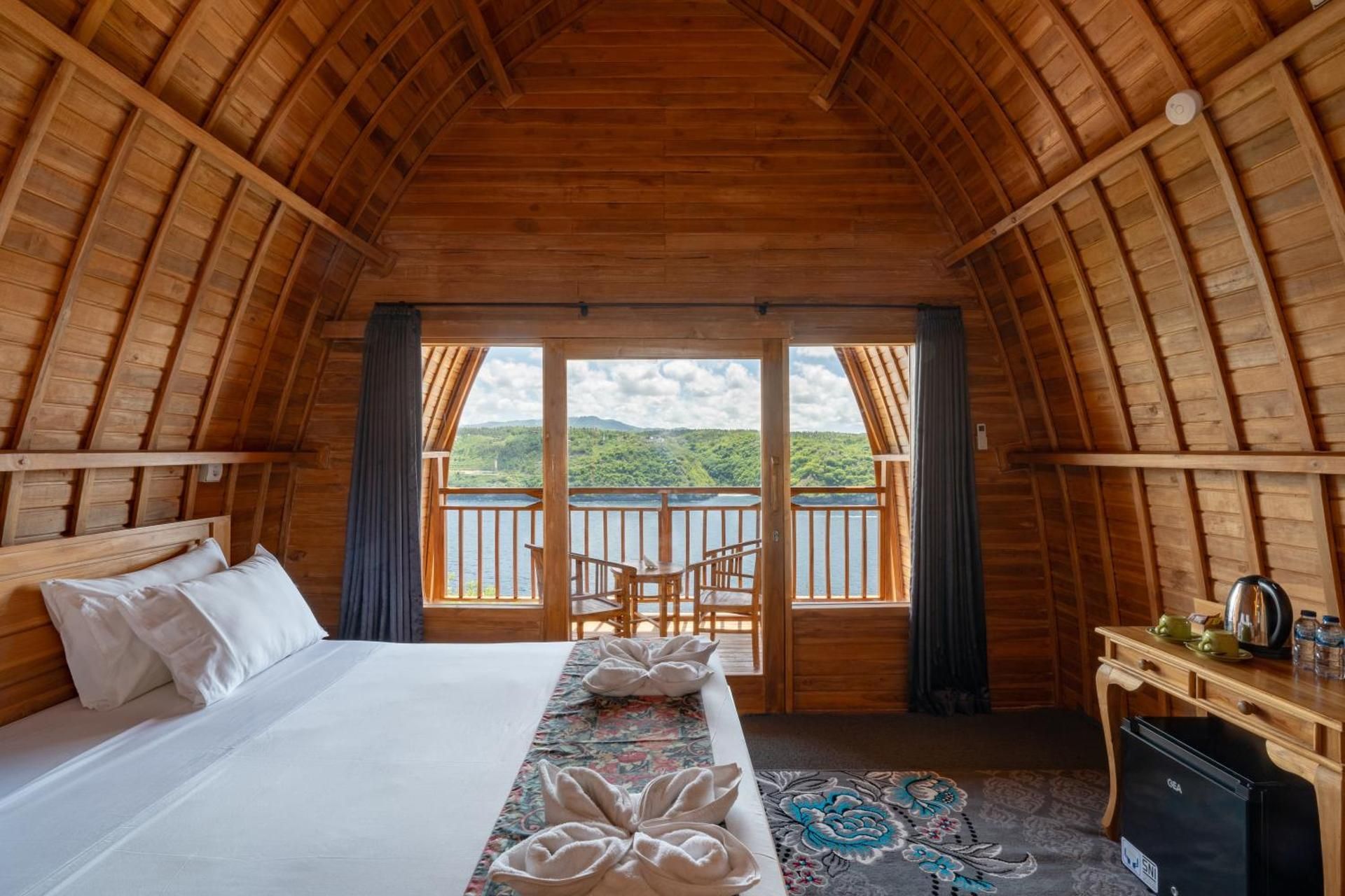 Luxury Double Room with Sea View and Balcony