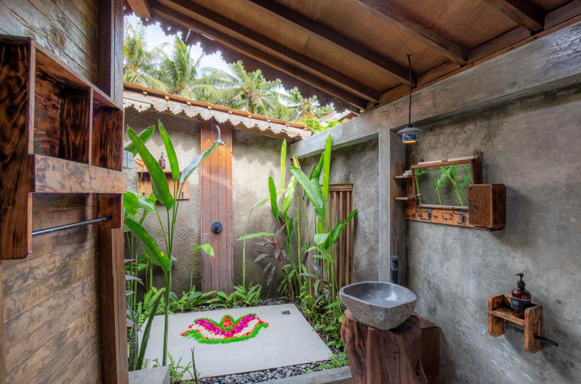 Superior Traditional Joglo with Garden View