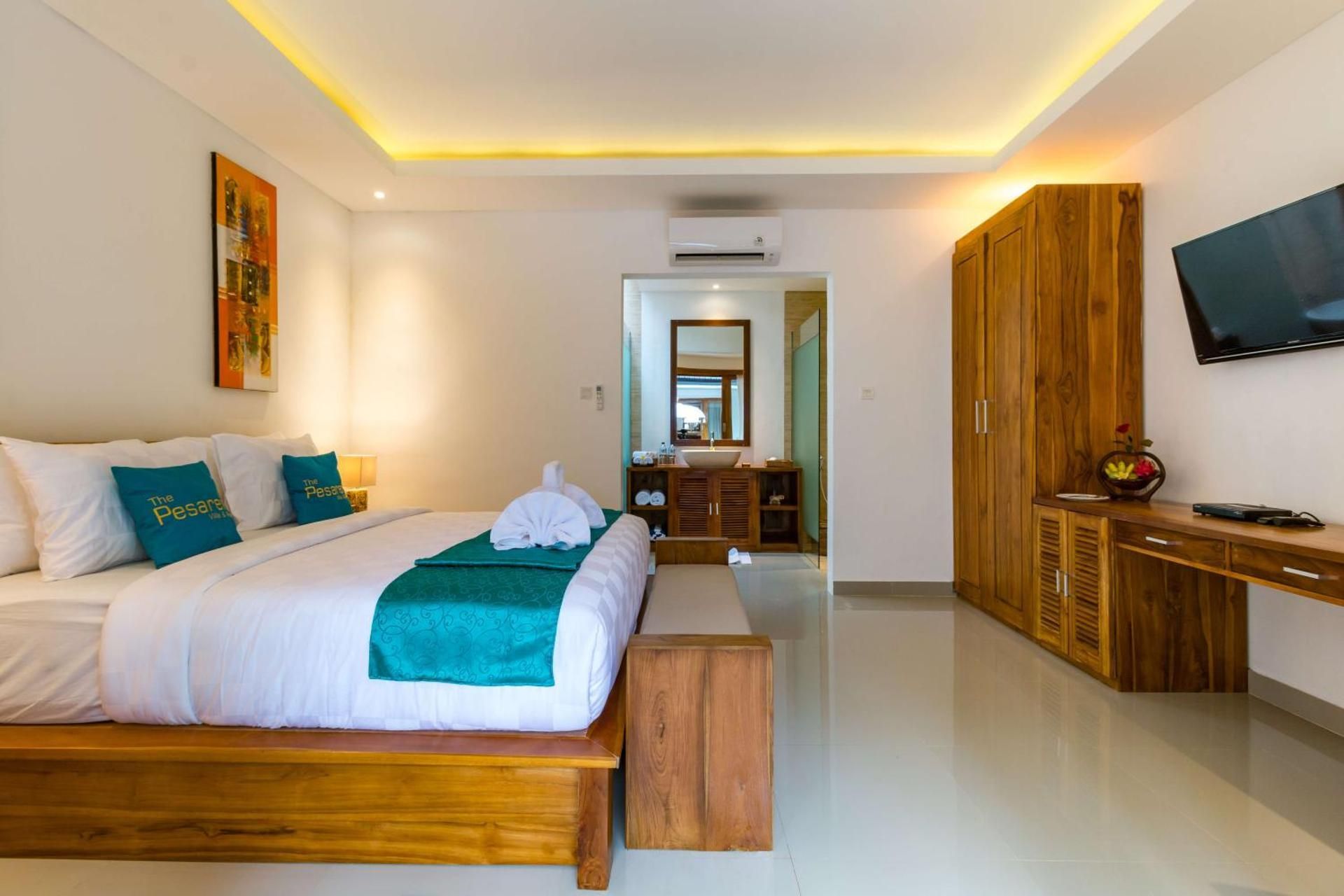 King Suite with Pool View
