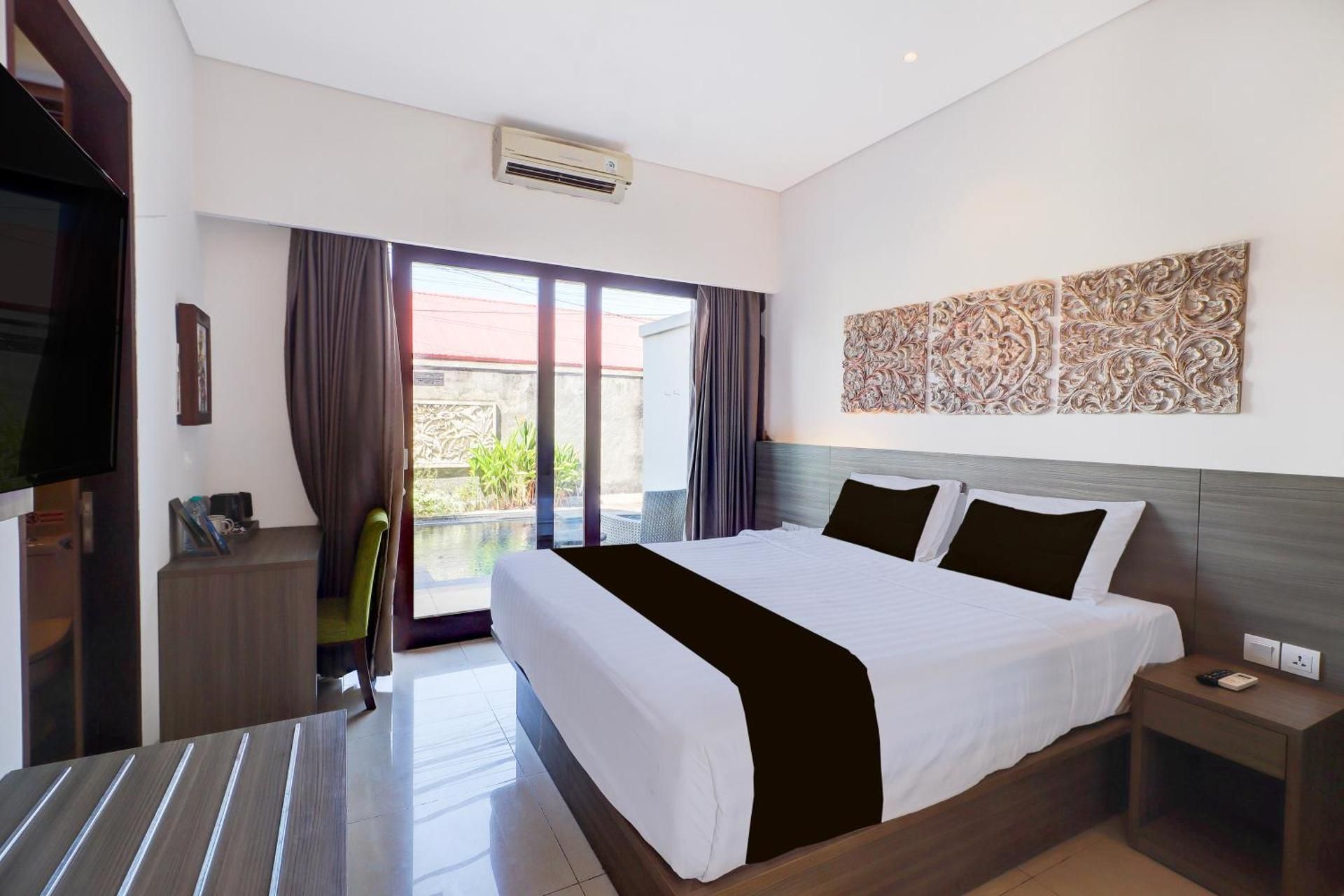 King Suite with Pool View