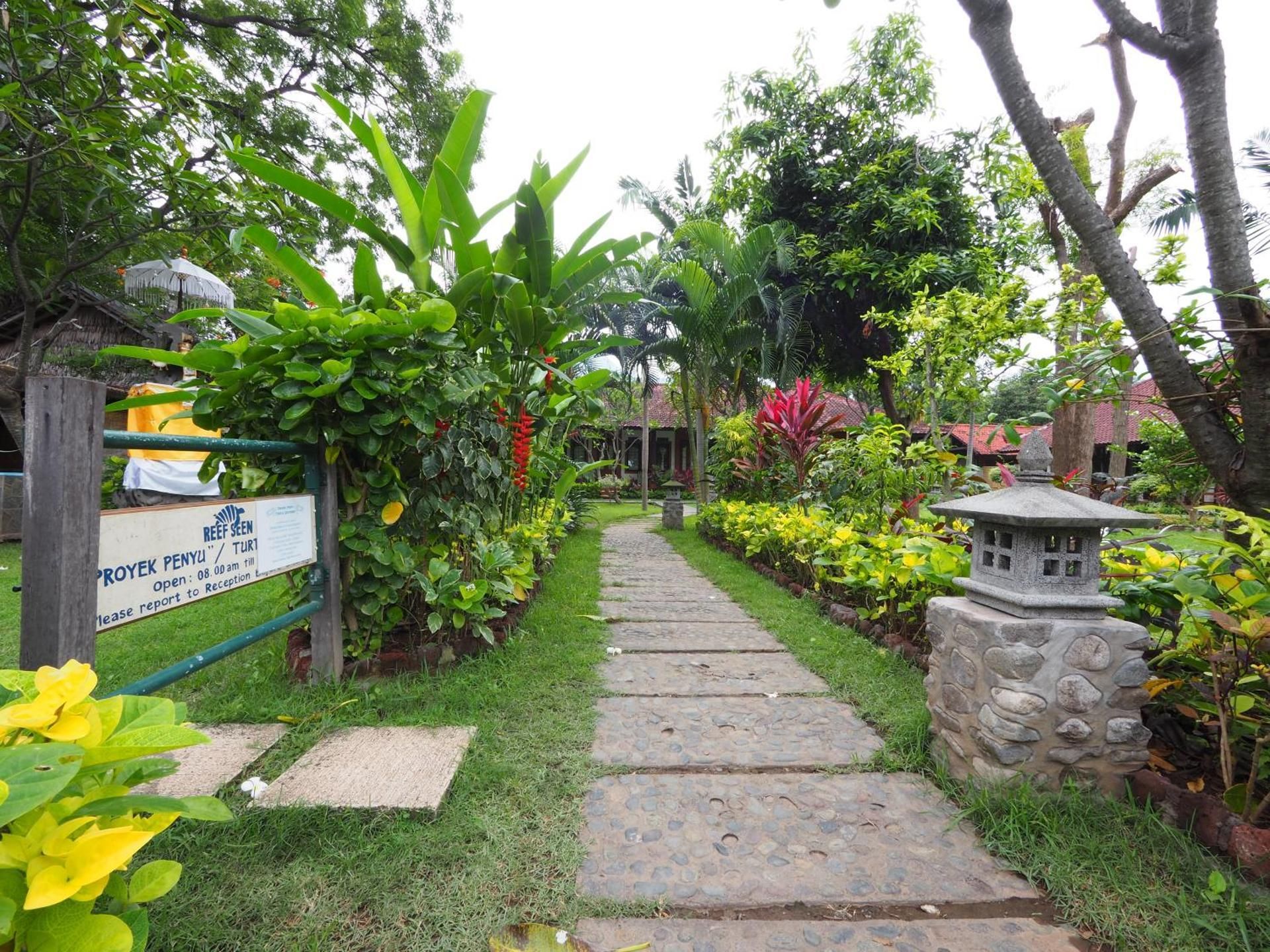 Reef Seen Divers' Resort