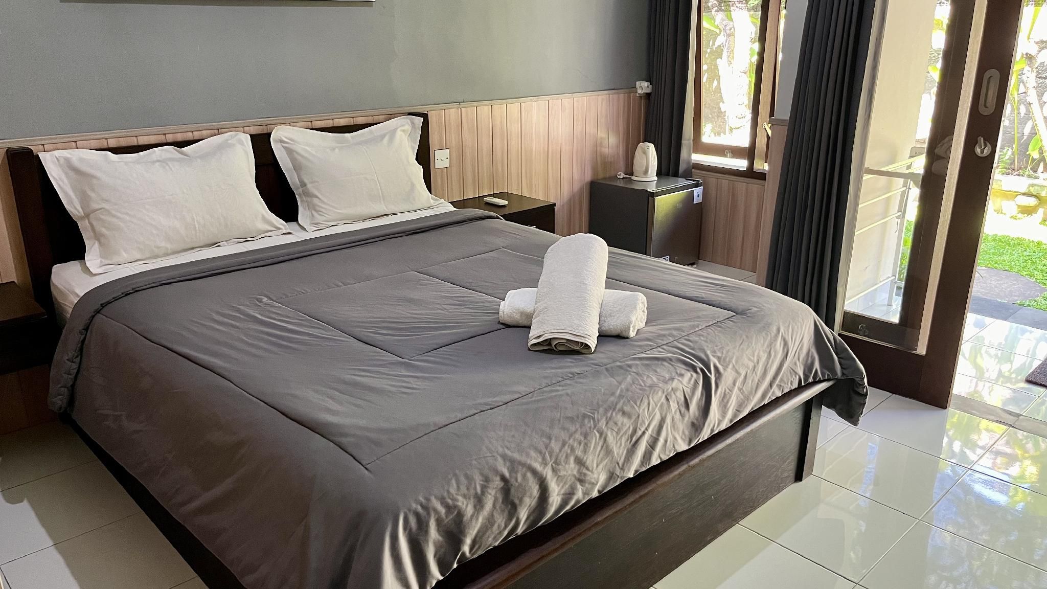 Standard Double Room with Garden View