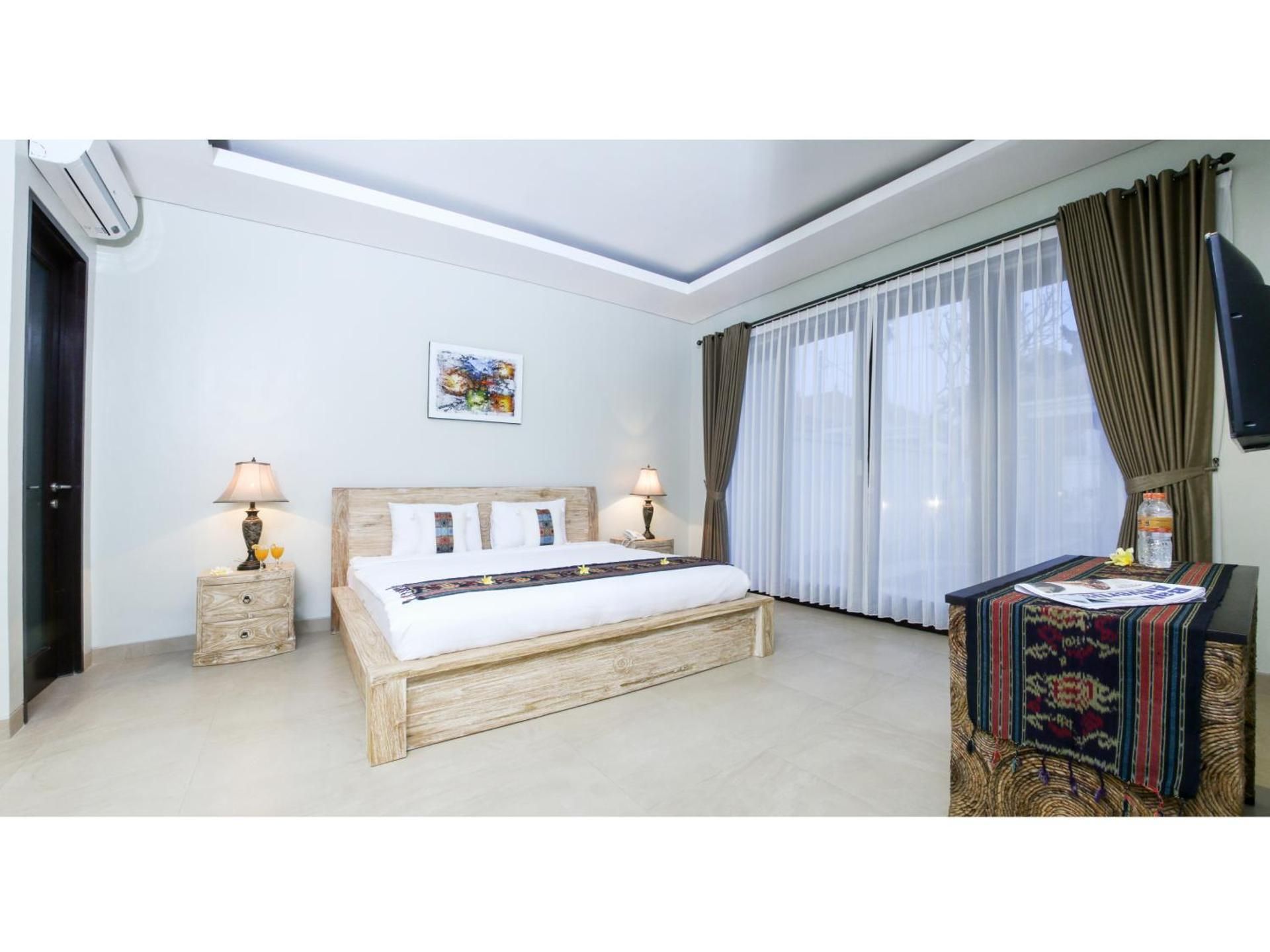 Junior Suite with Pool View