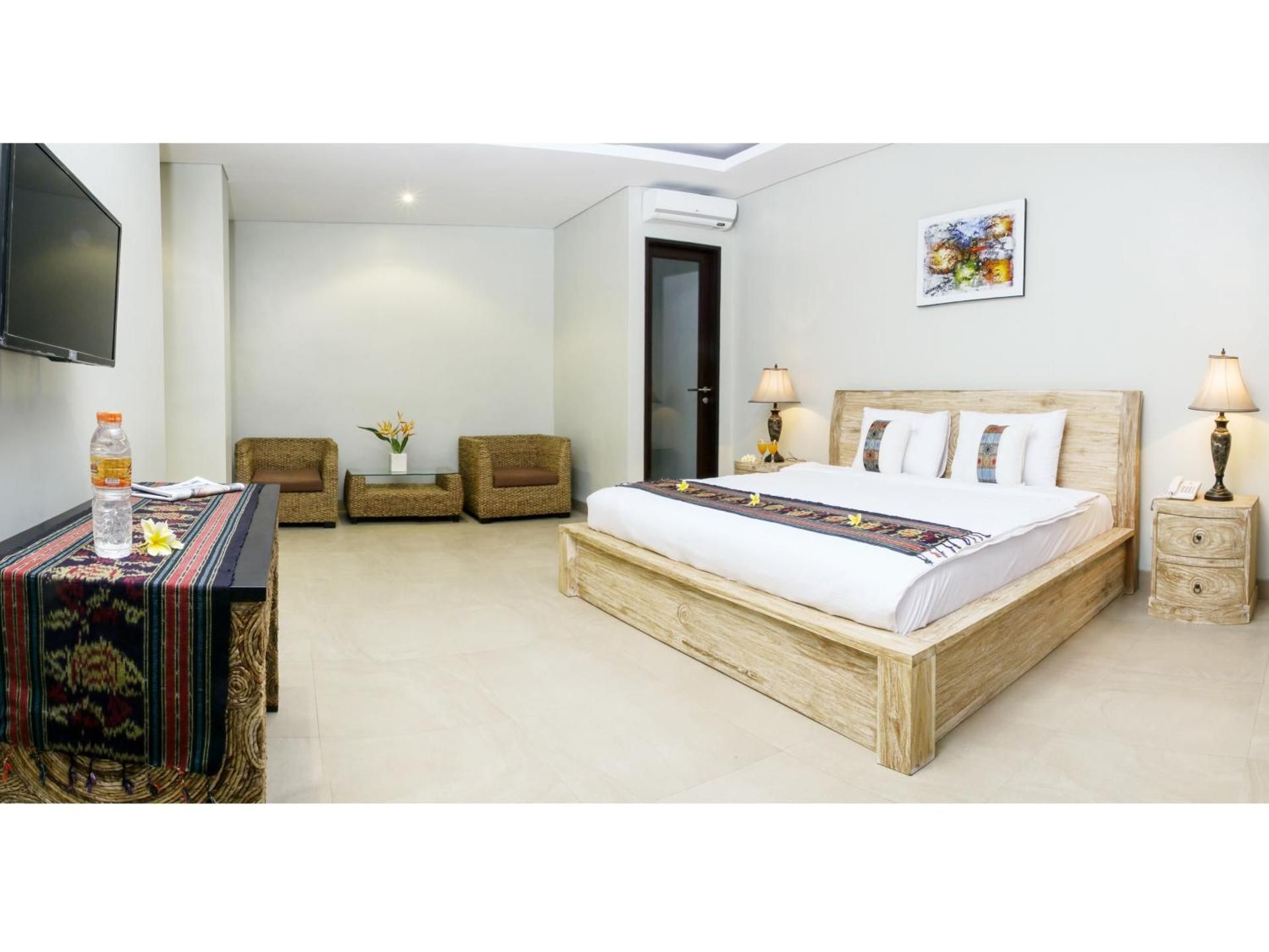 Junior Suite with Pool View