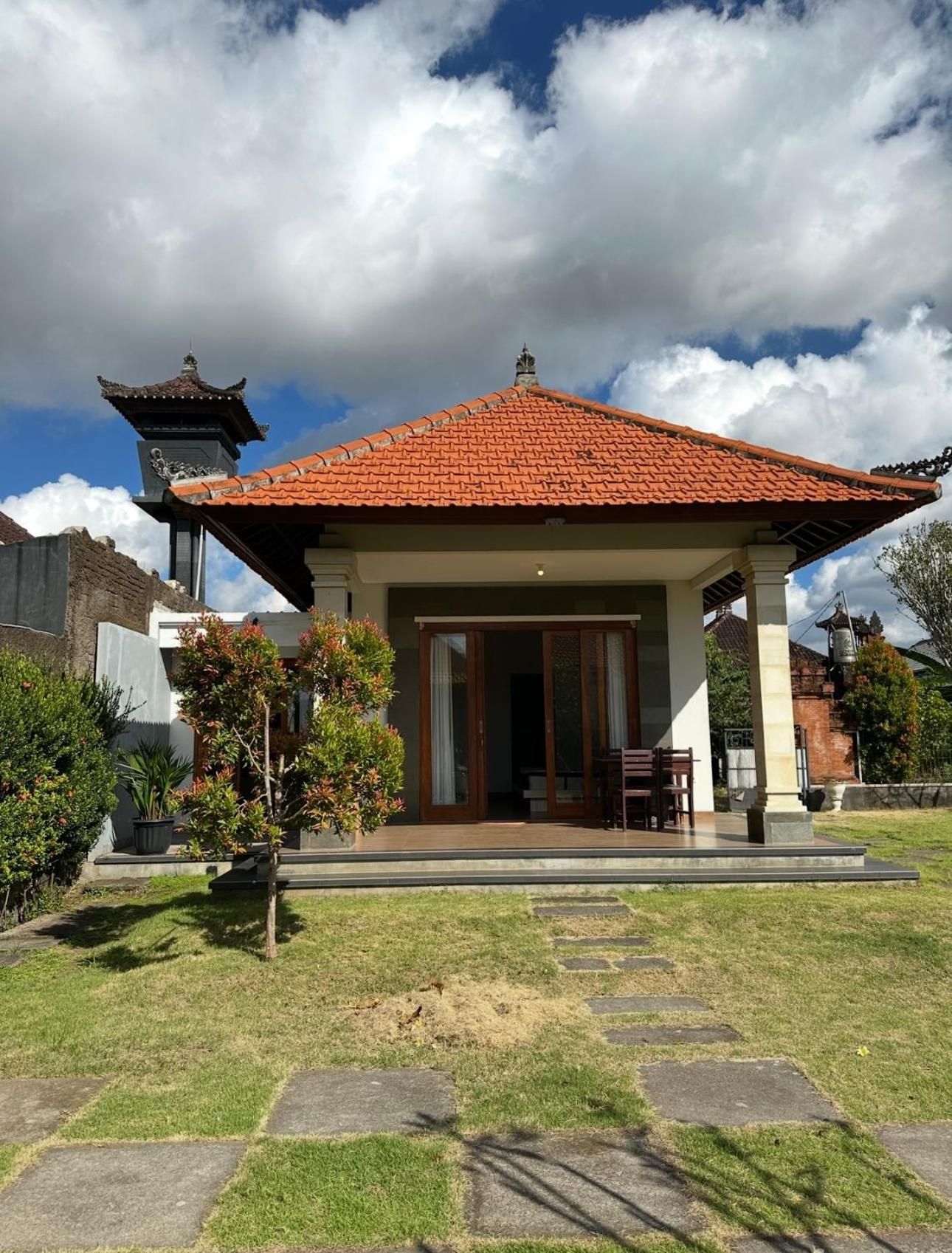 Kumbaraka Guest House