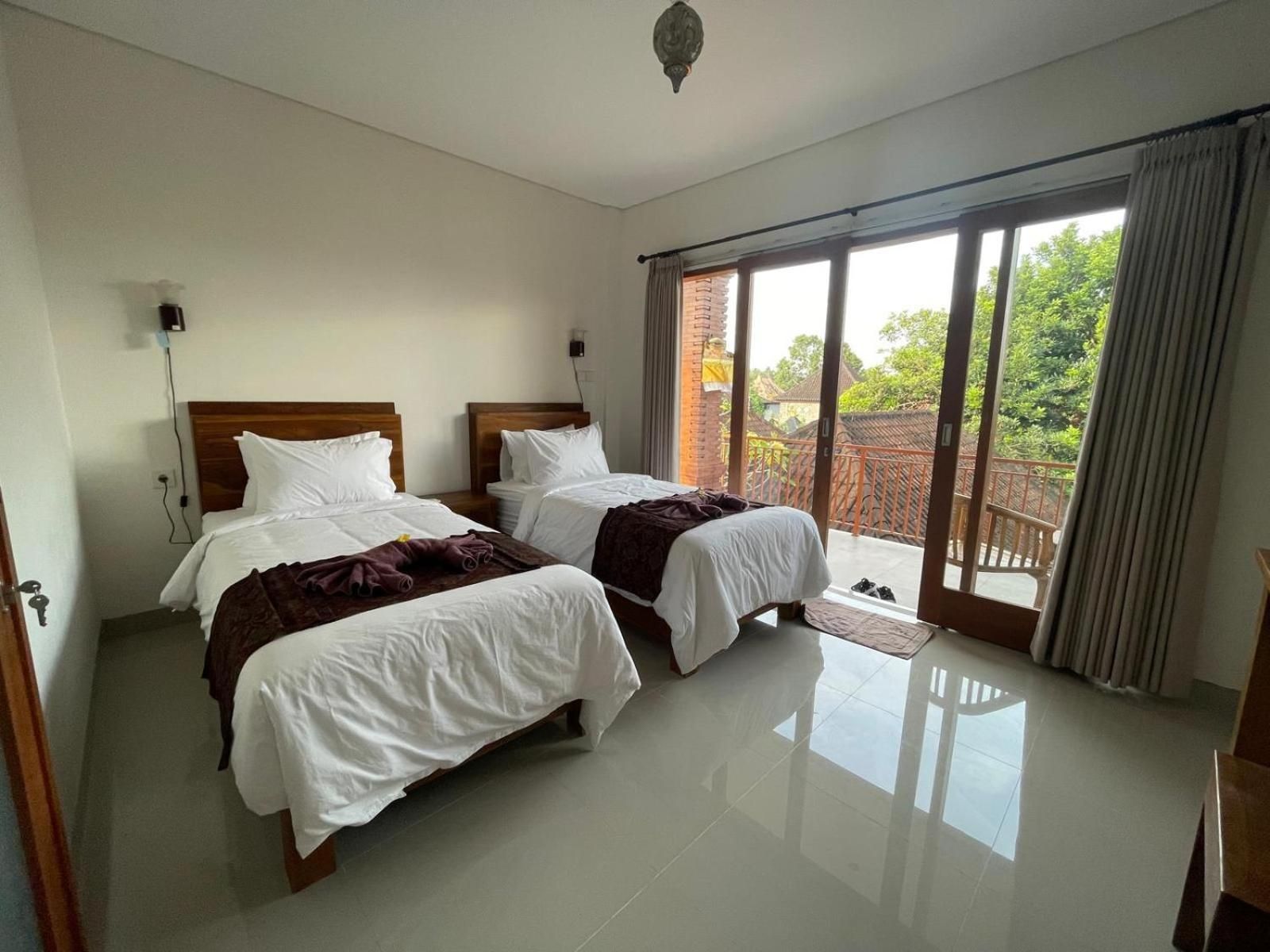 Twin Room with Shower