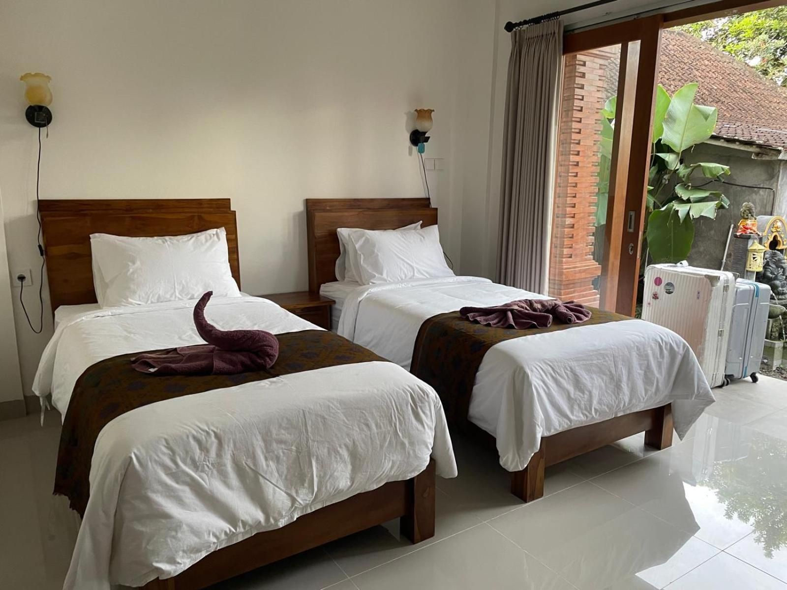 Twin Room with Shower