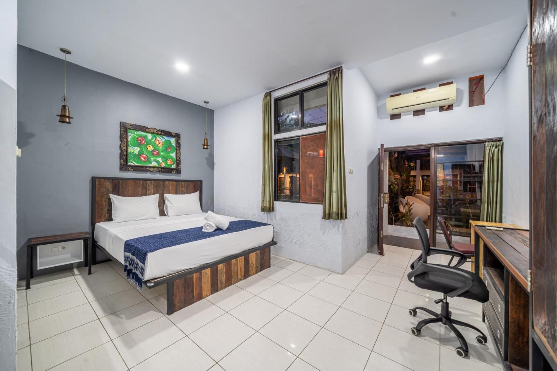 One-Bedroom Apartment