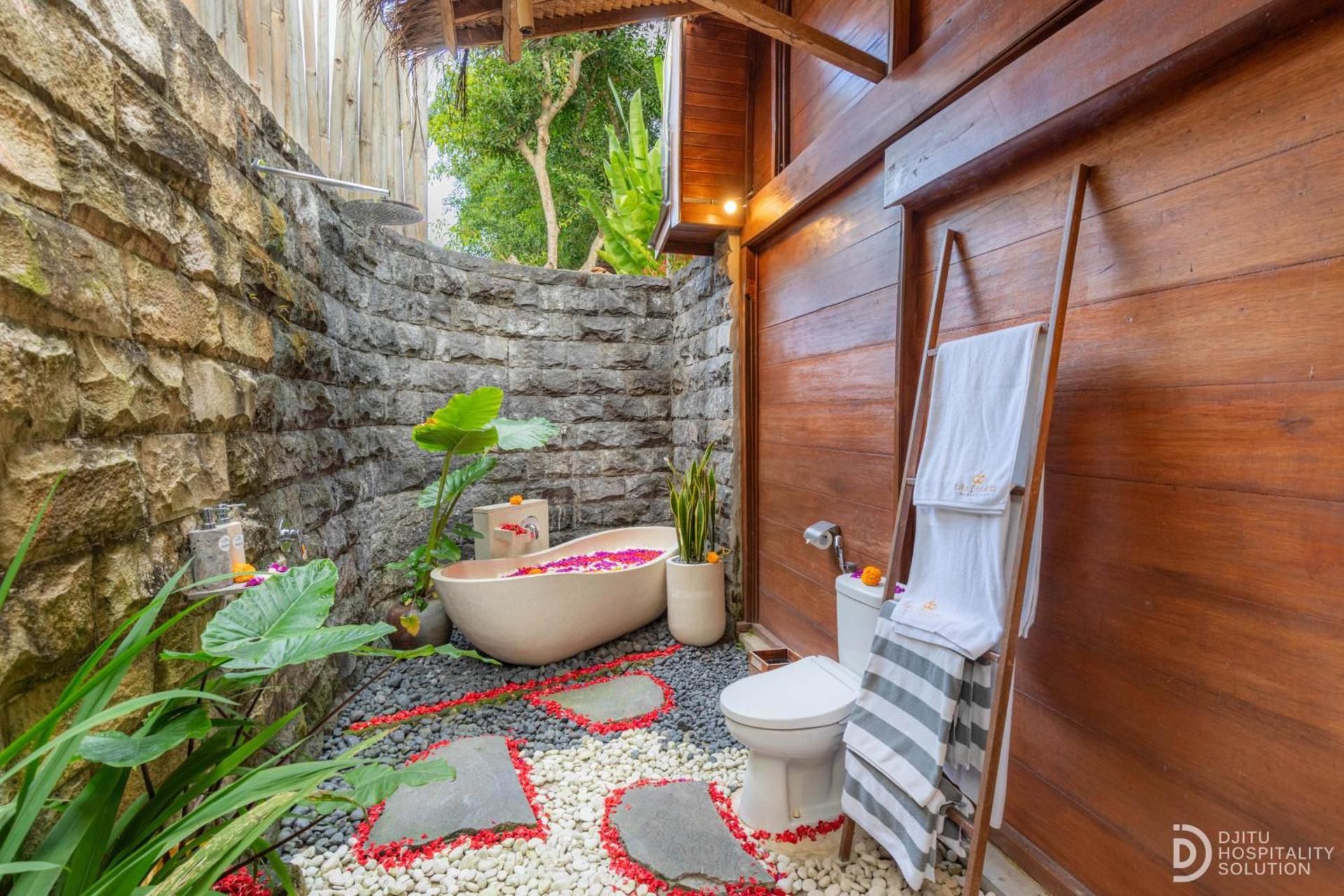 Balcony King Room with Free Benefit