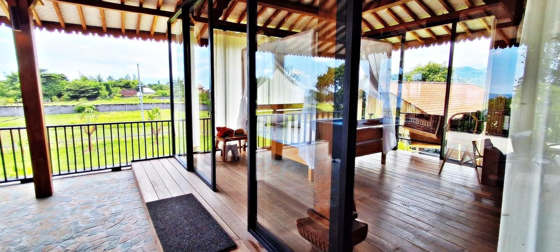 Family Room with Side Sea View