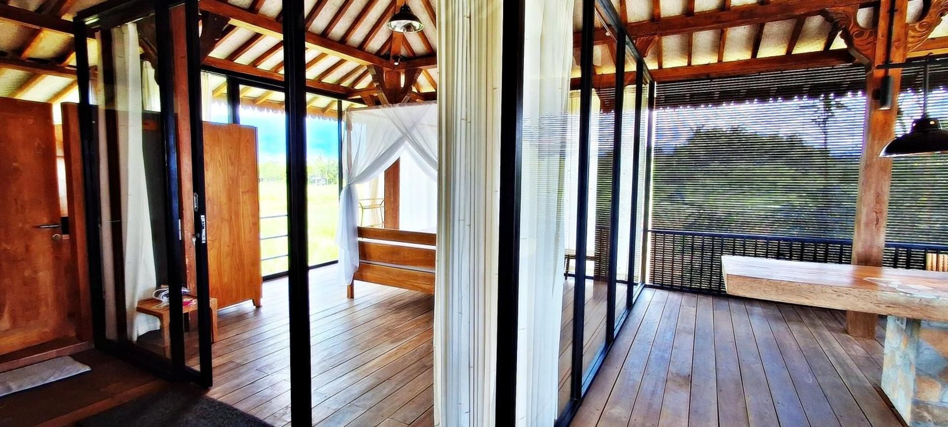 Family Room with Side Sea View
