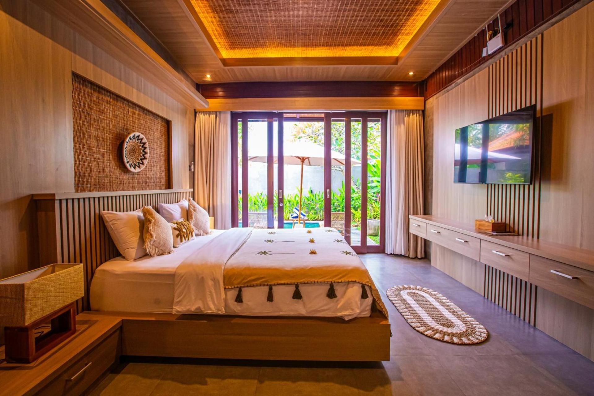 Family Room with Garden View