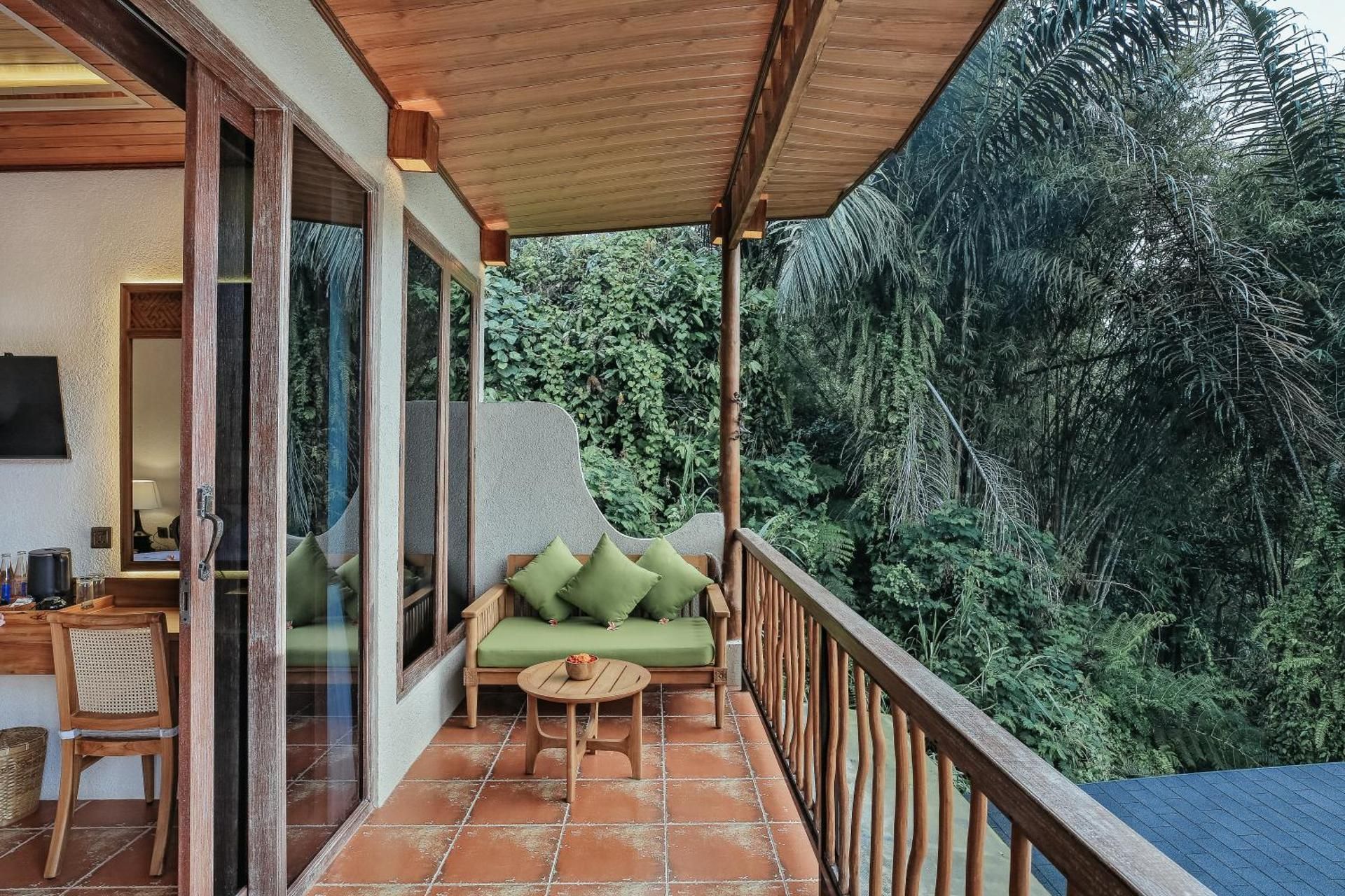  Deluxe Room with Jungle View 
