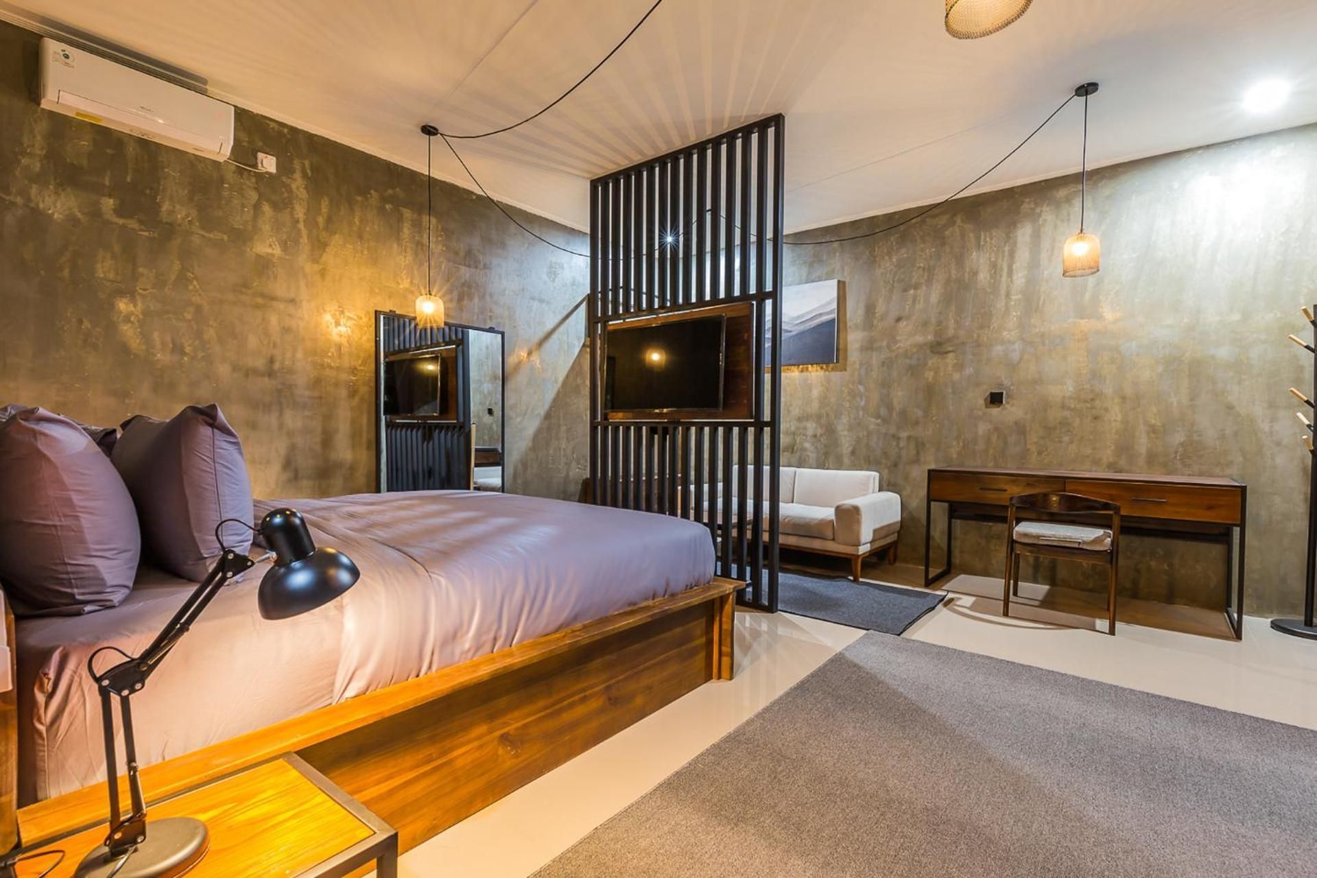 One-Bedroom Apartment with Pool View