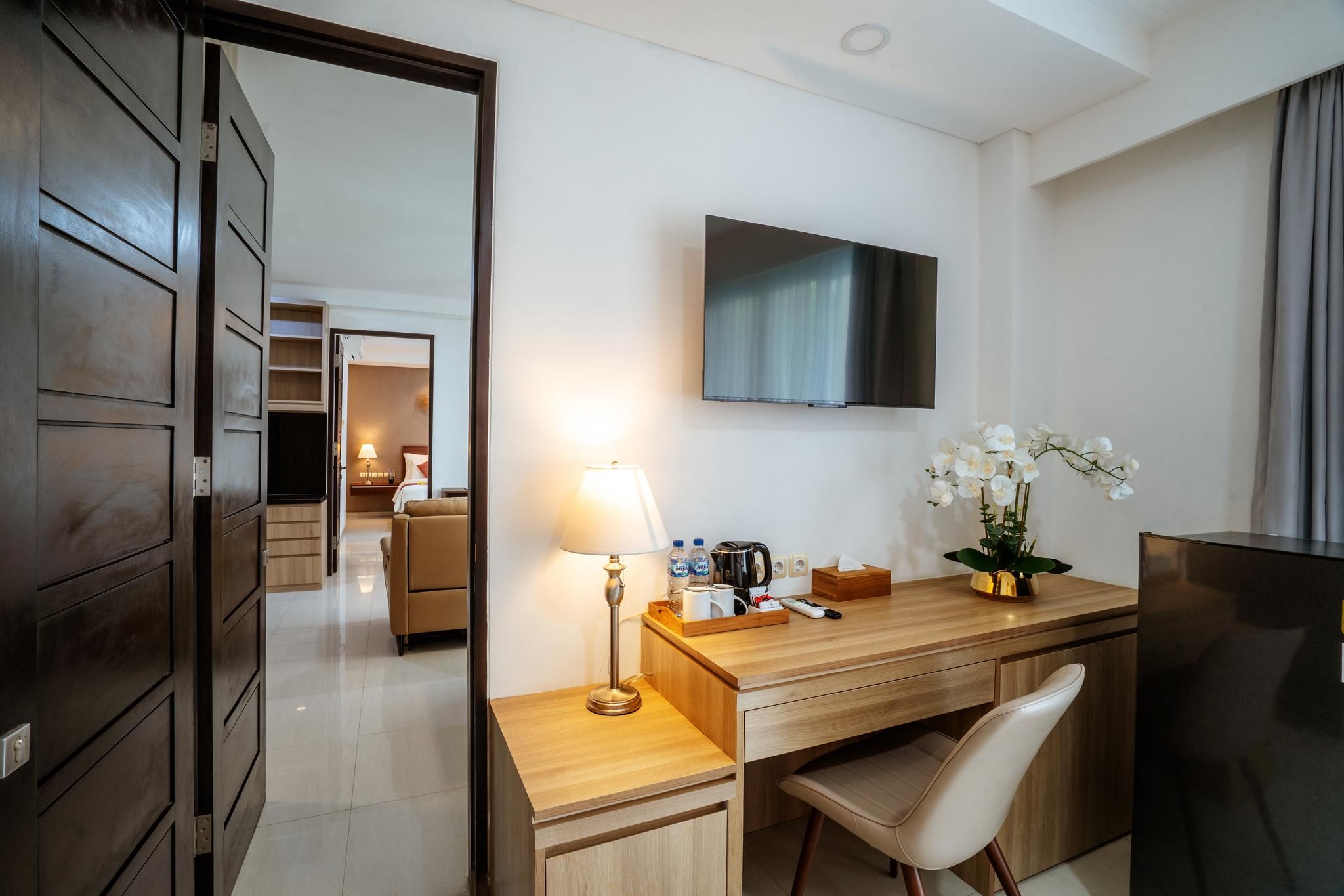 interconnecting room(s) available