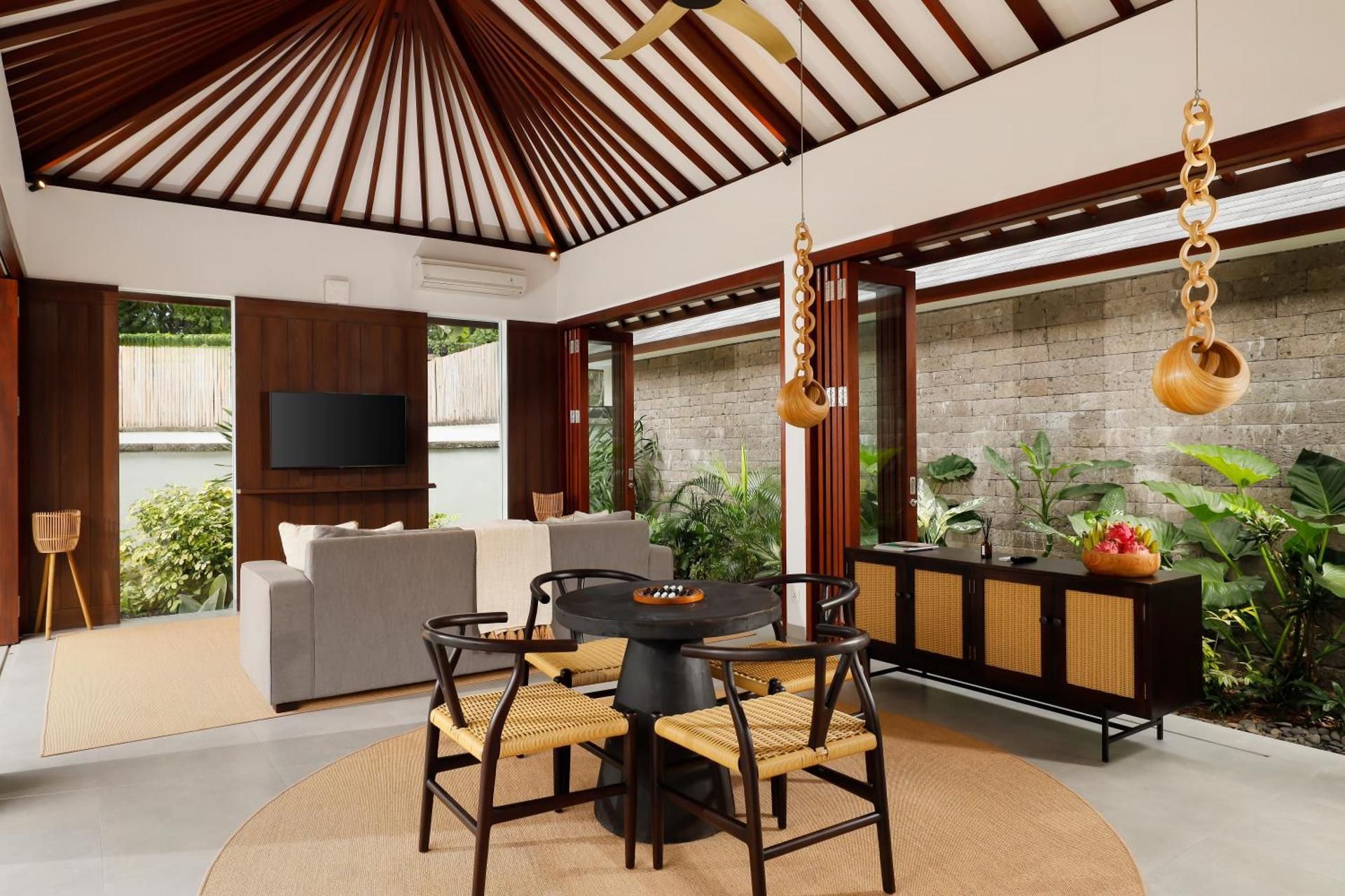 shared lounge/tv area