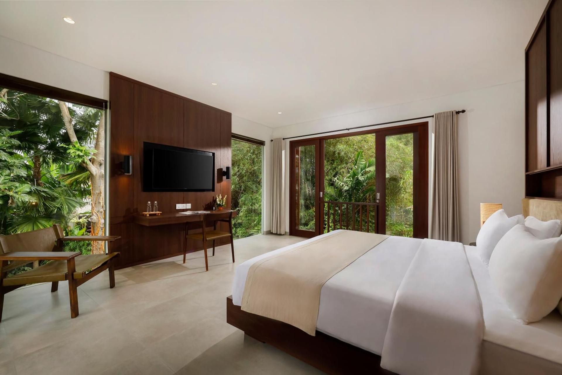 shared lounge/tv area